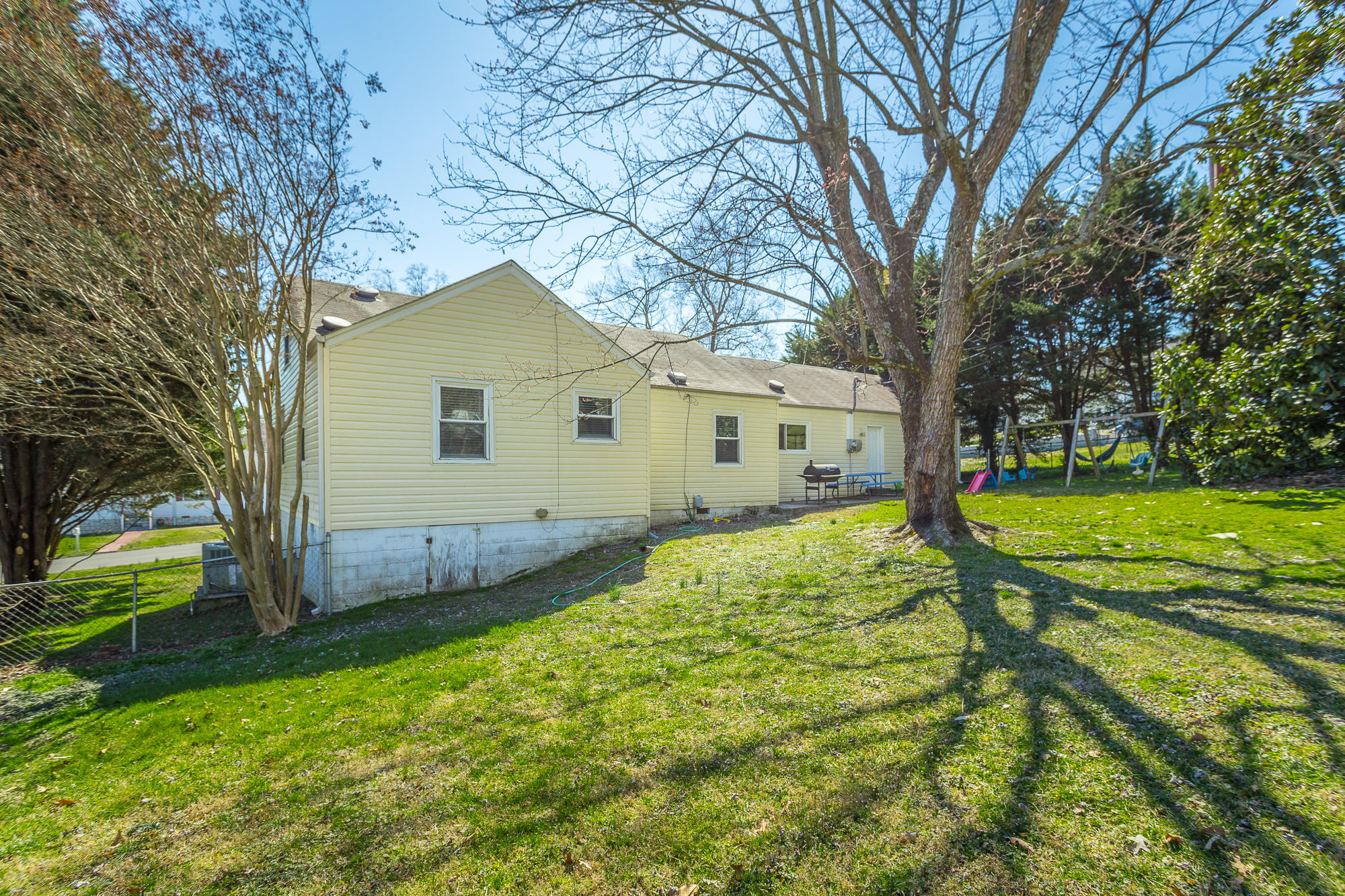 Chattanooga, Tennessee 37412, United States, 3 Bedrooms Bedrooms, ,2 BathroomsBathrooms,Residential,Pending,203031