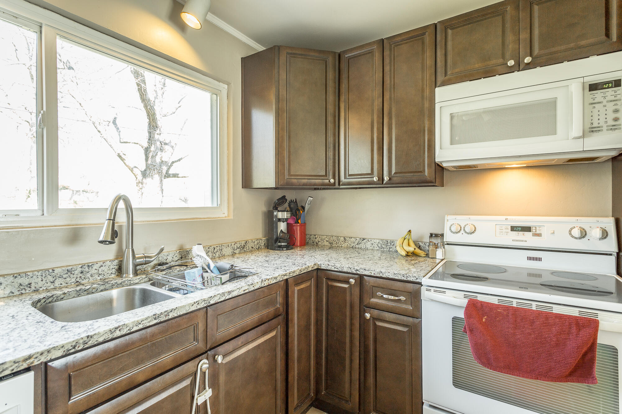 Chattanooga, Tennessee 37412, United States, 3 Bedrooms Bedrooms, ,2 BathroomsBathrooms,Residential,Pending,203031