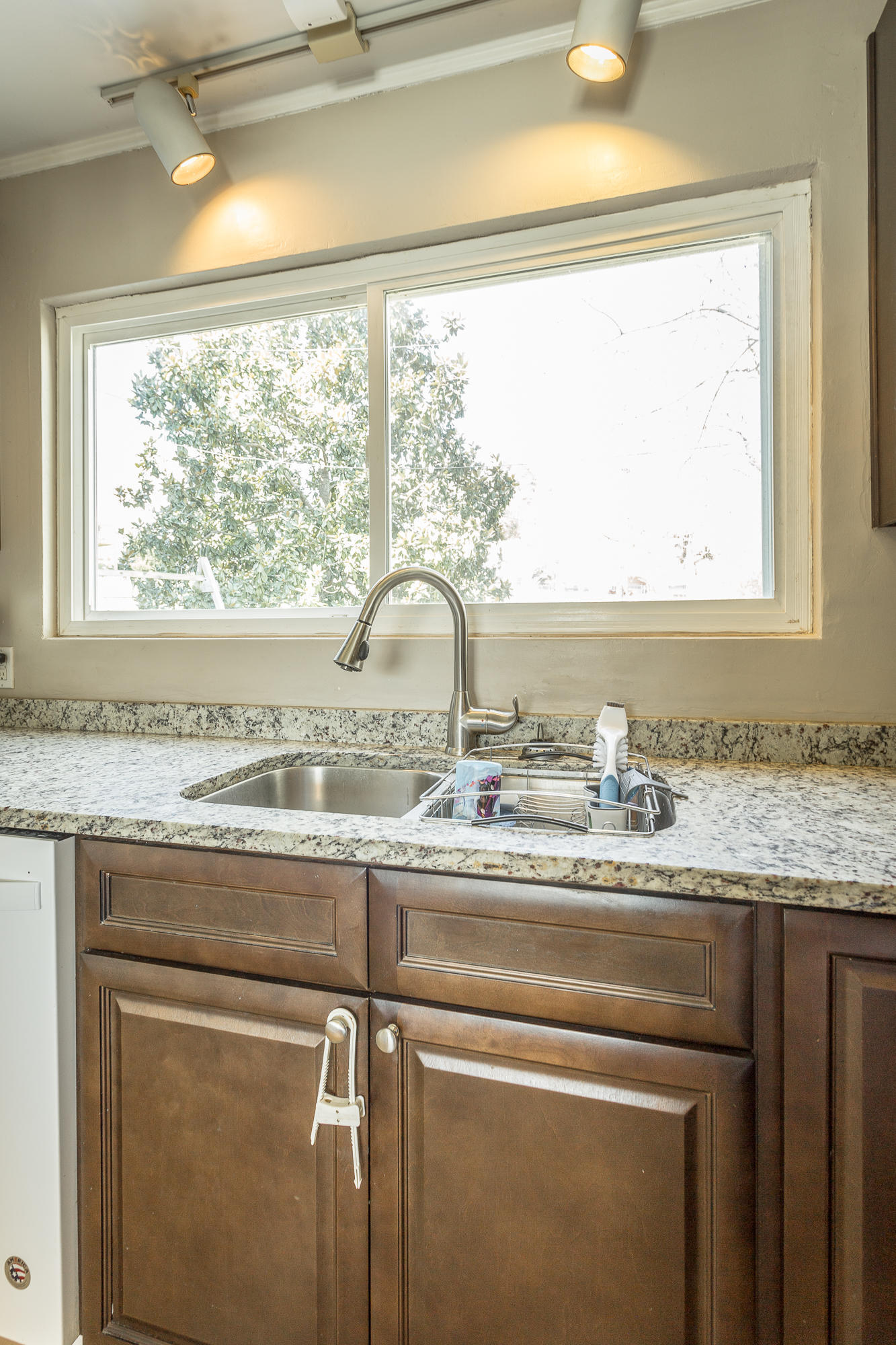 Chattanooga, Tennessee 37412, United States, 3 Bedrooms Bedrooms, ,2 BathroomsBathrooms,Residential,Pending,203031