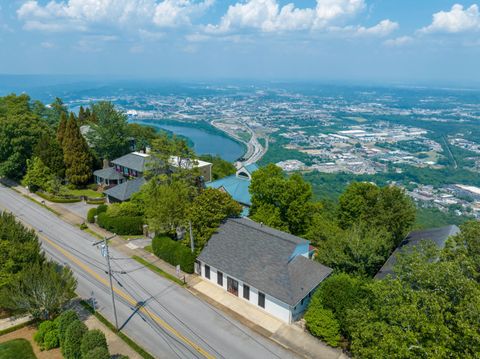 Photo of 1003 E Brow Road, Lookout Mountain, TN 37350 (MLS # 1520701)