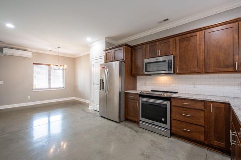 Tiny photo for 3111 Saint Elmo Avenue, Chattanooga, TN 37408 (MLS # 1527526)