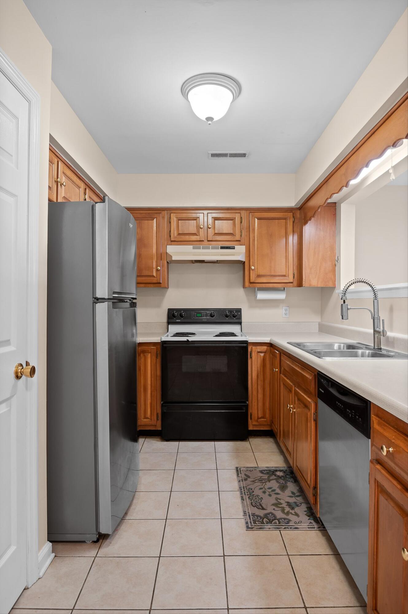 Chattanooga, Tennessee 37421, United States, 2 Bedrooms Bedrooms, ,3 BathroomsBathrooms,Residential,Active,147808