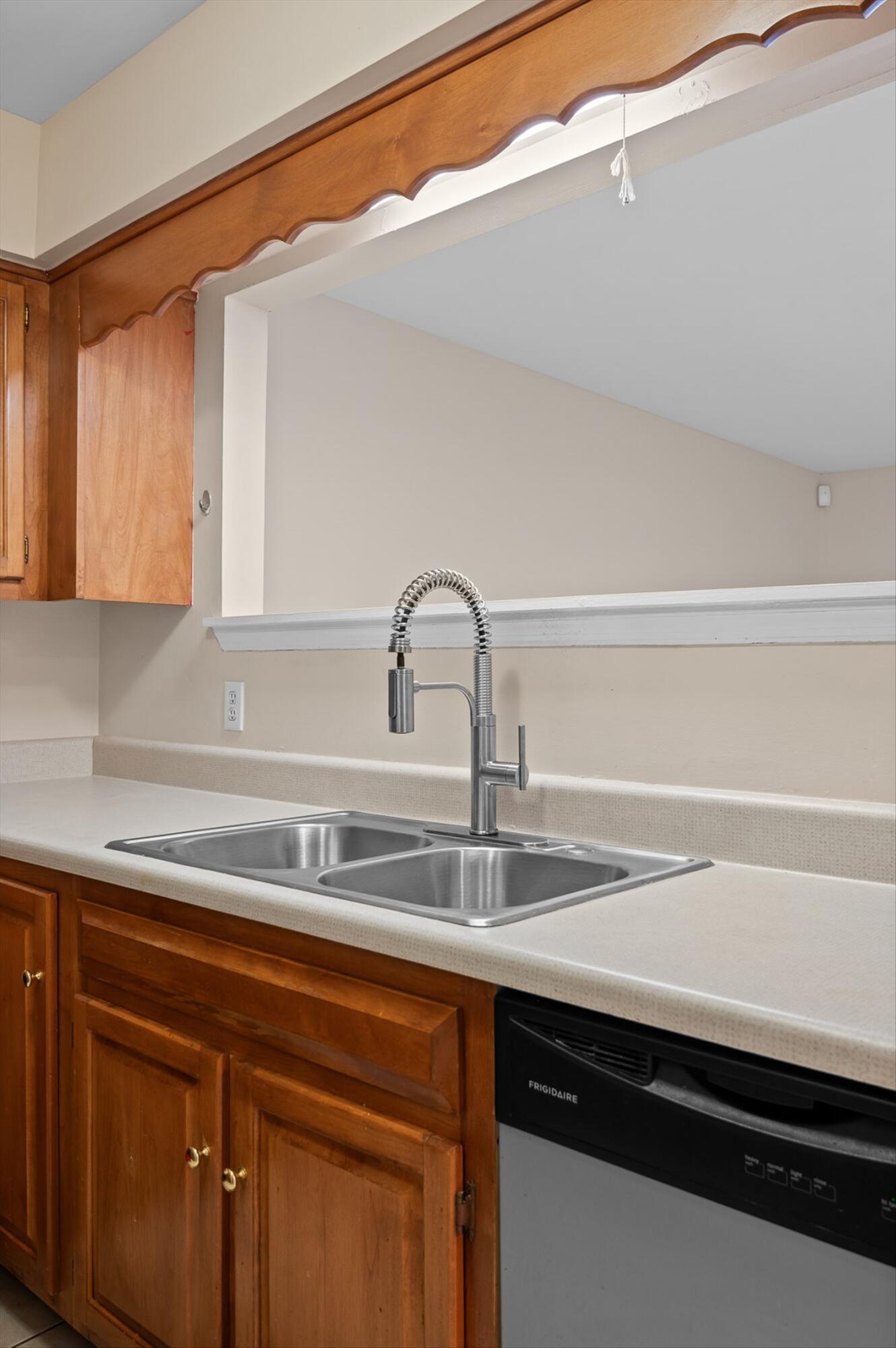 Chattanooga, Tennessee 37421, United States, 2 Bedrooms Bedrooms, ,3 BathroomsBathrooms,Residential,Active,147808