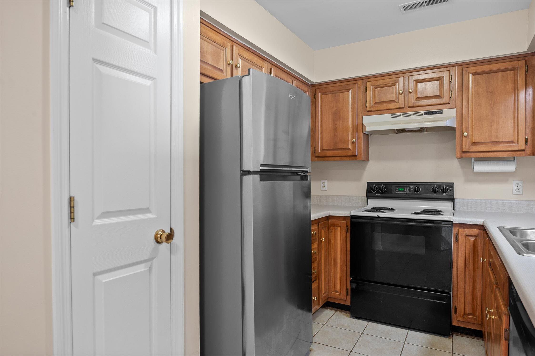 Chattanooga, Tennessee 37421, United States, 2 Bedrooms Bedrooms, ,3 BathroomsBathrooms,Residential,Active,147808