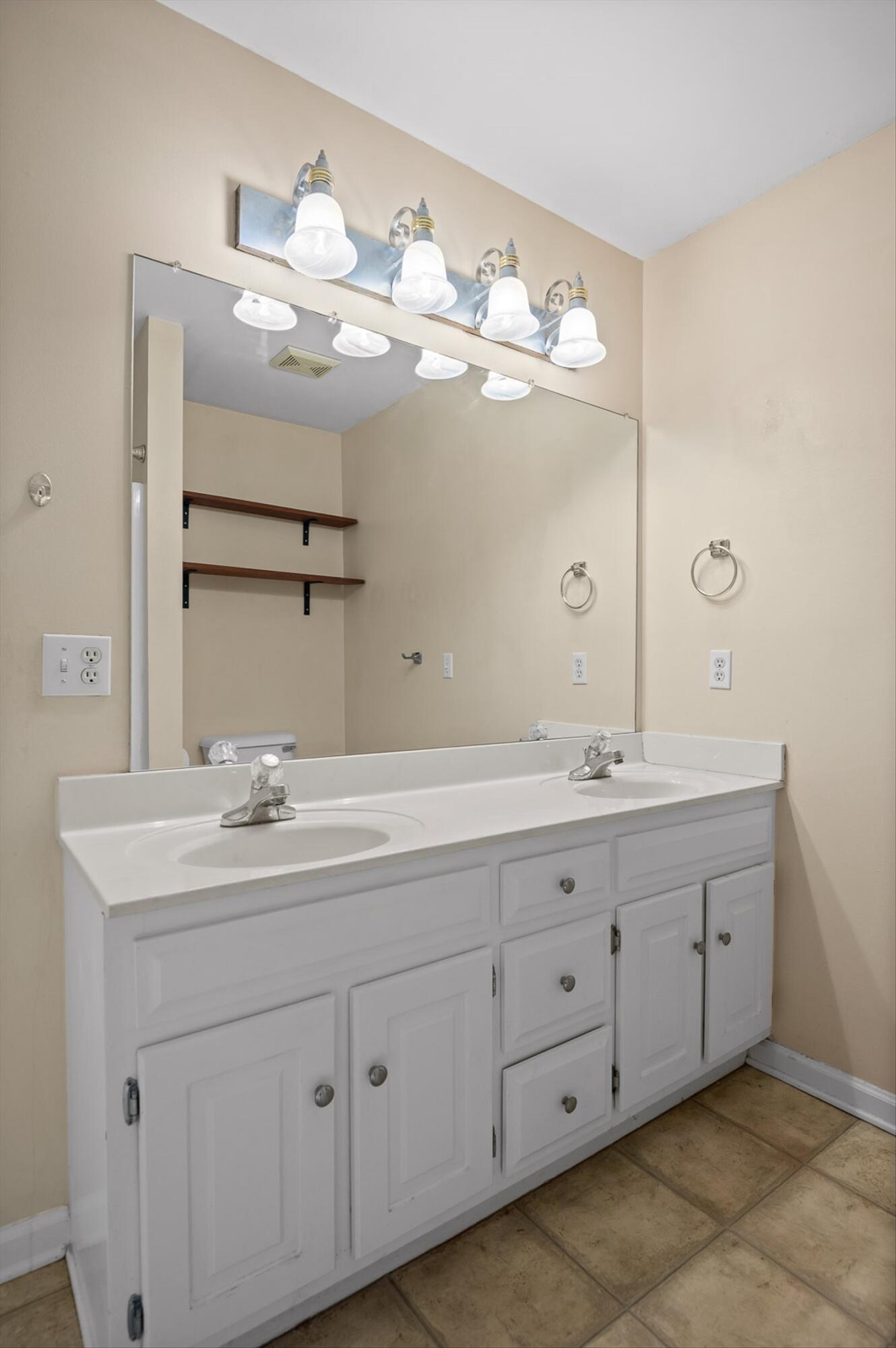 Chattanooga, Tennessee 37421, United States, 2 Bedrooms Bedrooms, ,3 BathroomsBathrooms,Residential,Active,147808