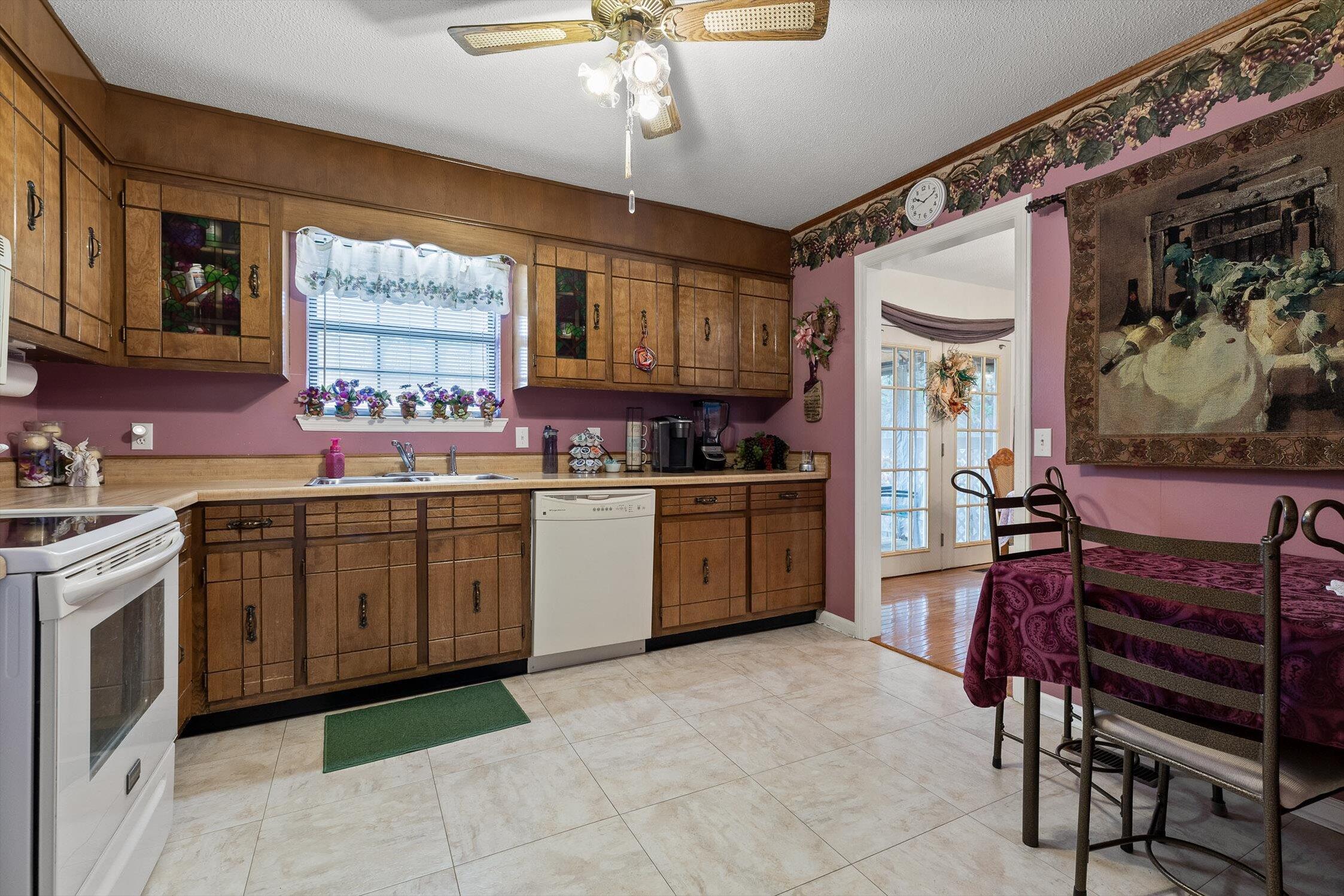 Ringgold, Georgia 30736, United States, 3 Bedrooms Bedrooms, ,2 BathroomsBathrooms,Residential,Active,238352