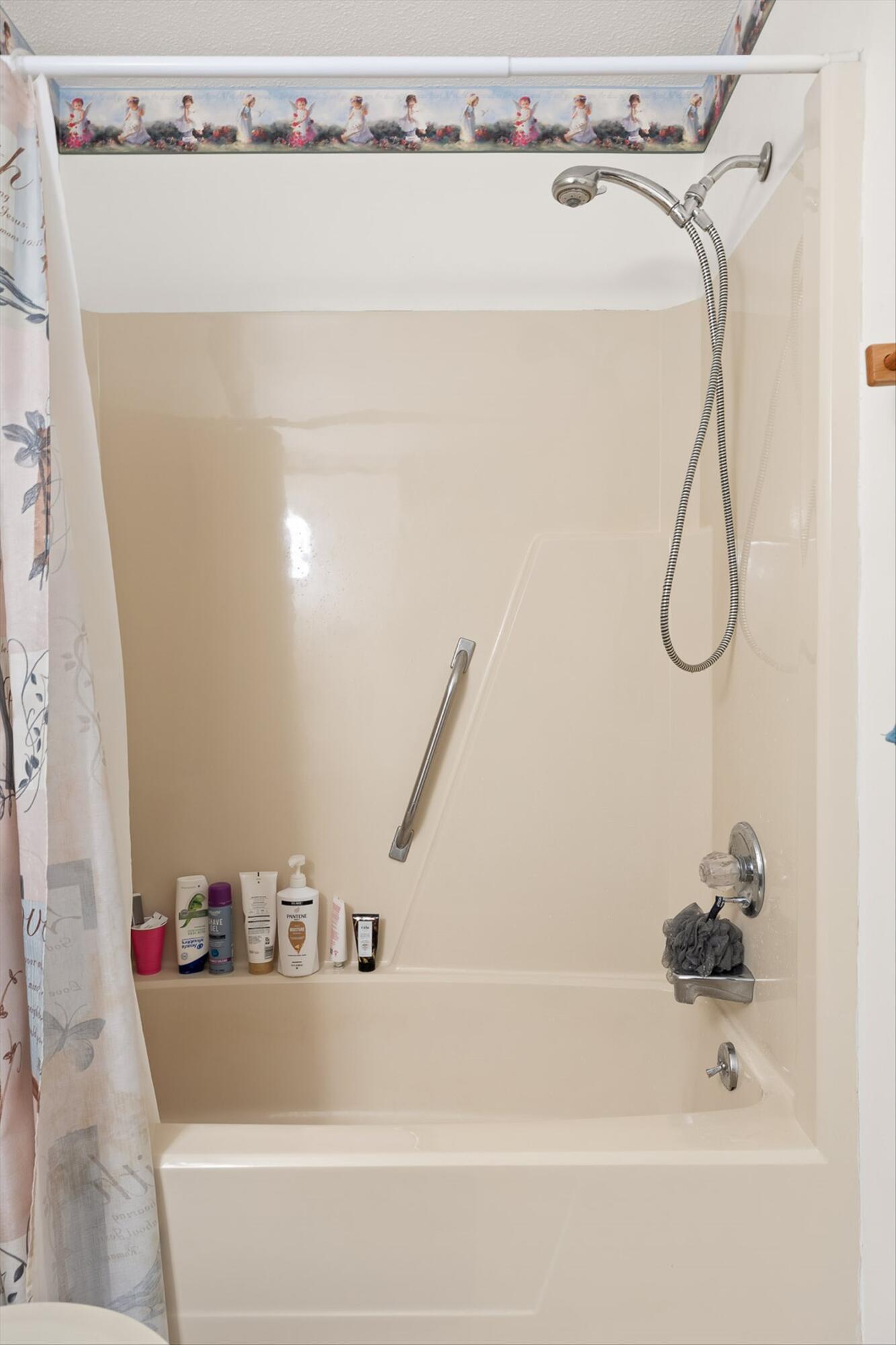 Ringgold, Georgia 30736, United States, 3 Bedrooms Bedrooms, ,2 BathroomsBathrooms,Residential,Active,238352