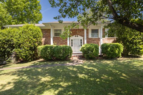 Photo of 609 Spring Valley Lane, Chattanooga, TN 37415 (MLS # 1531940)