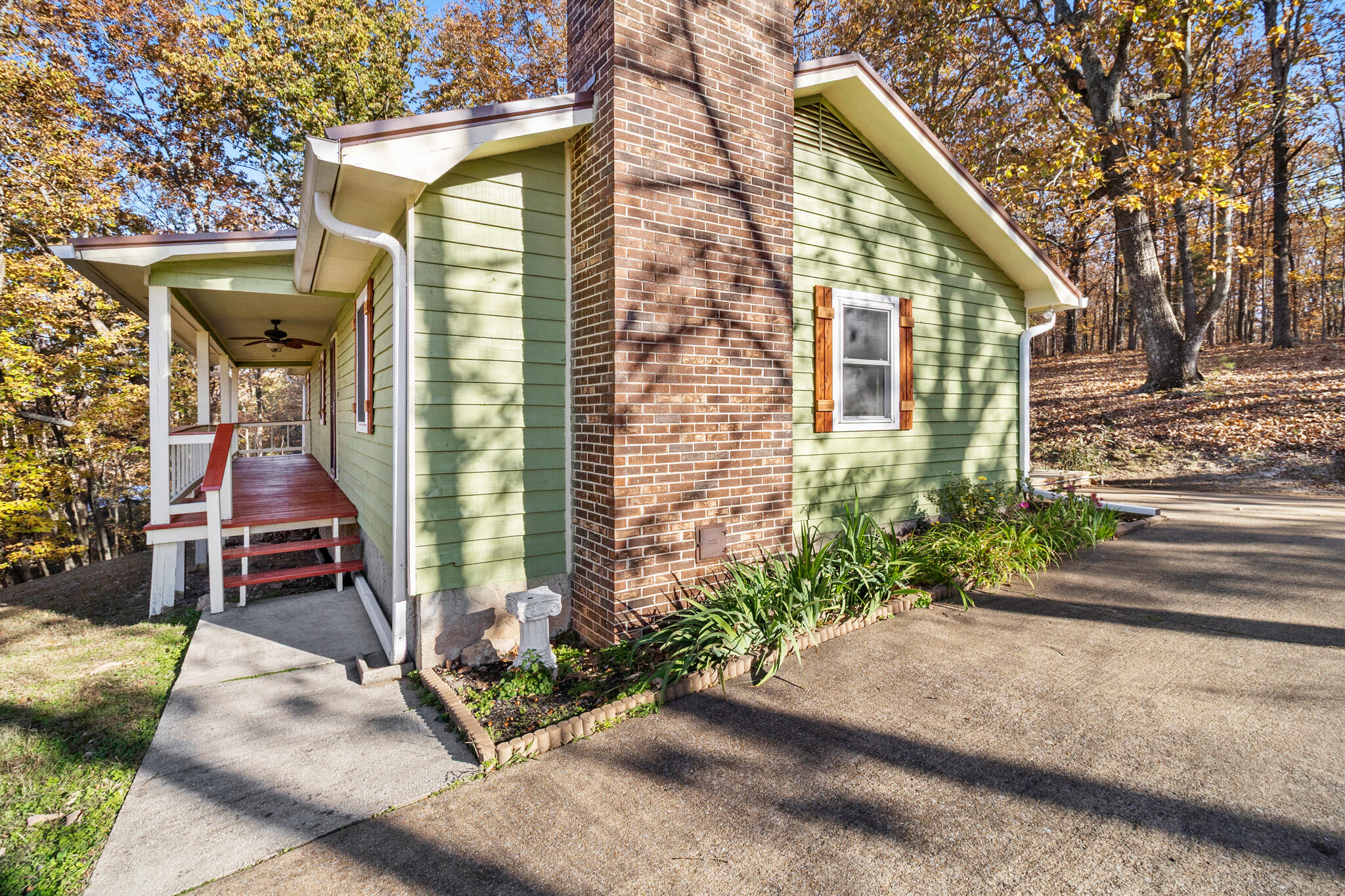 301 Live Oak Trail NE