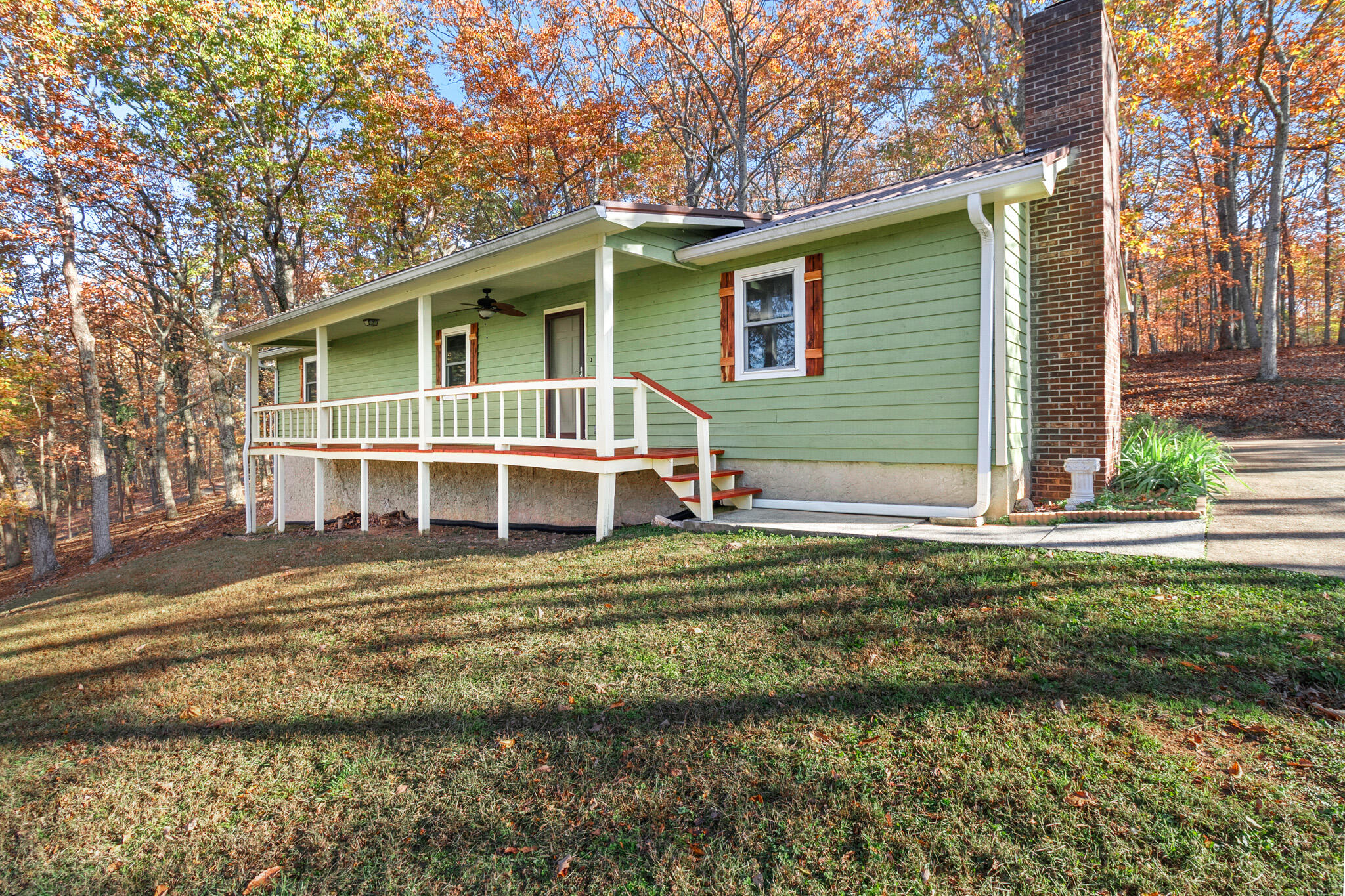 301 Live Oak Trail NE