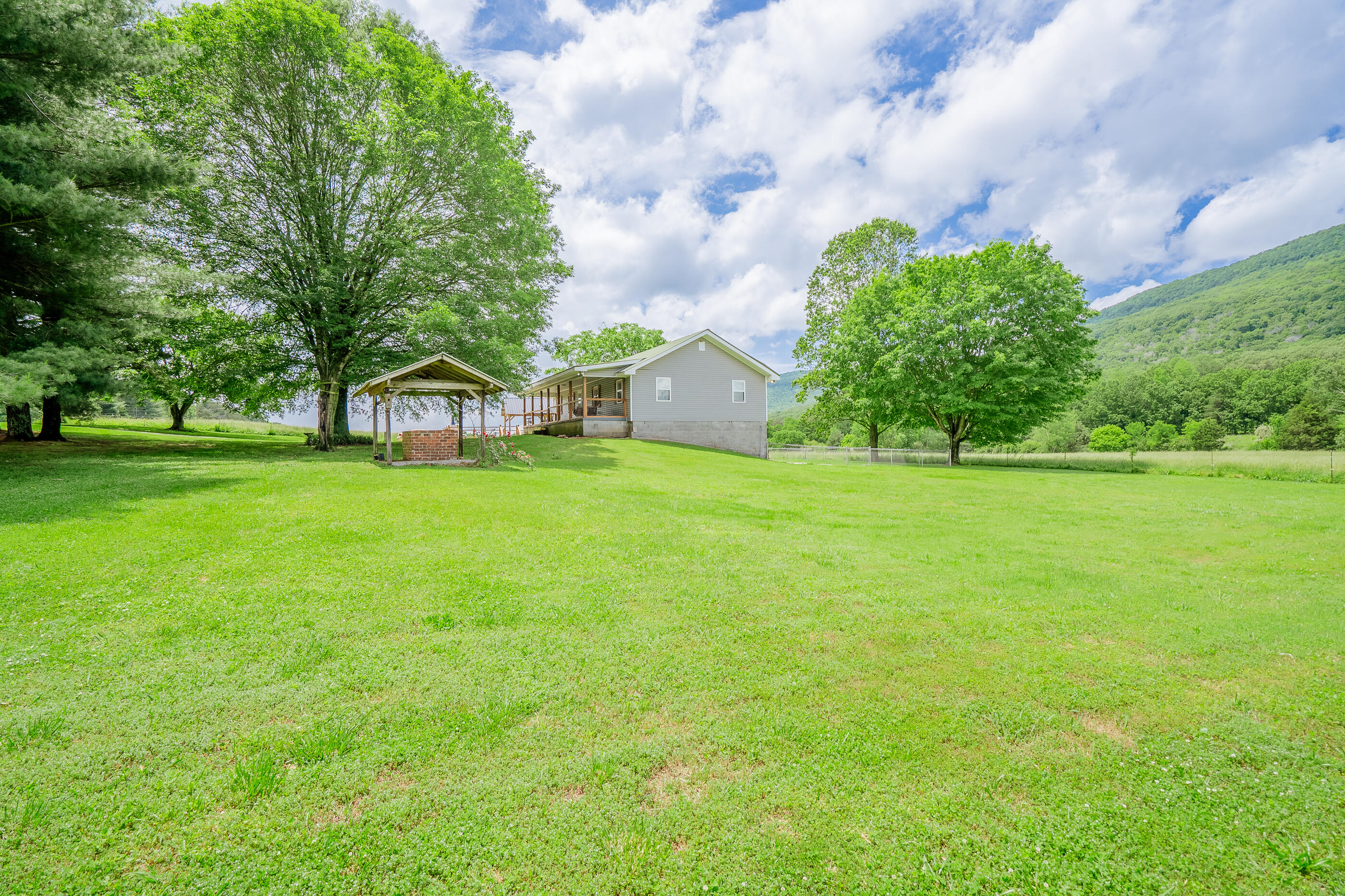 976 Chamberlain Road