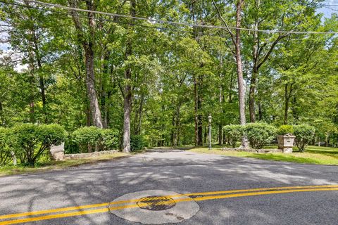 Photo of 891 Fleetwood Drive, Lookout Mountain, TN 37350 (MLS # 1517353)