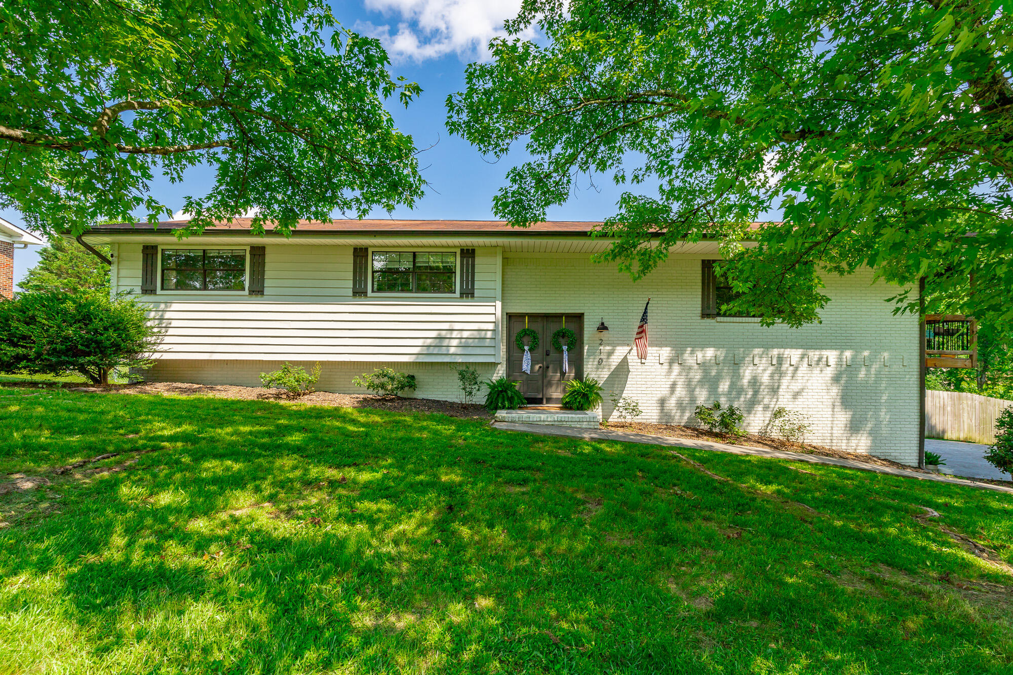 210 Larry Drive, Ringgold, Georgia image 1