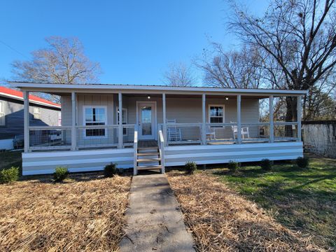 Photo of 408 Nellis Avenue, Bridgeport, AL 35740 (MLS # 1527848)