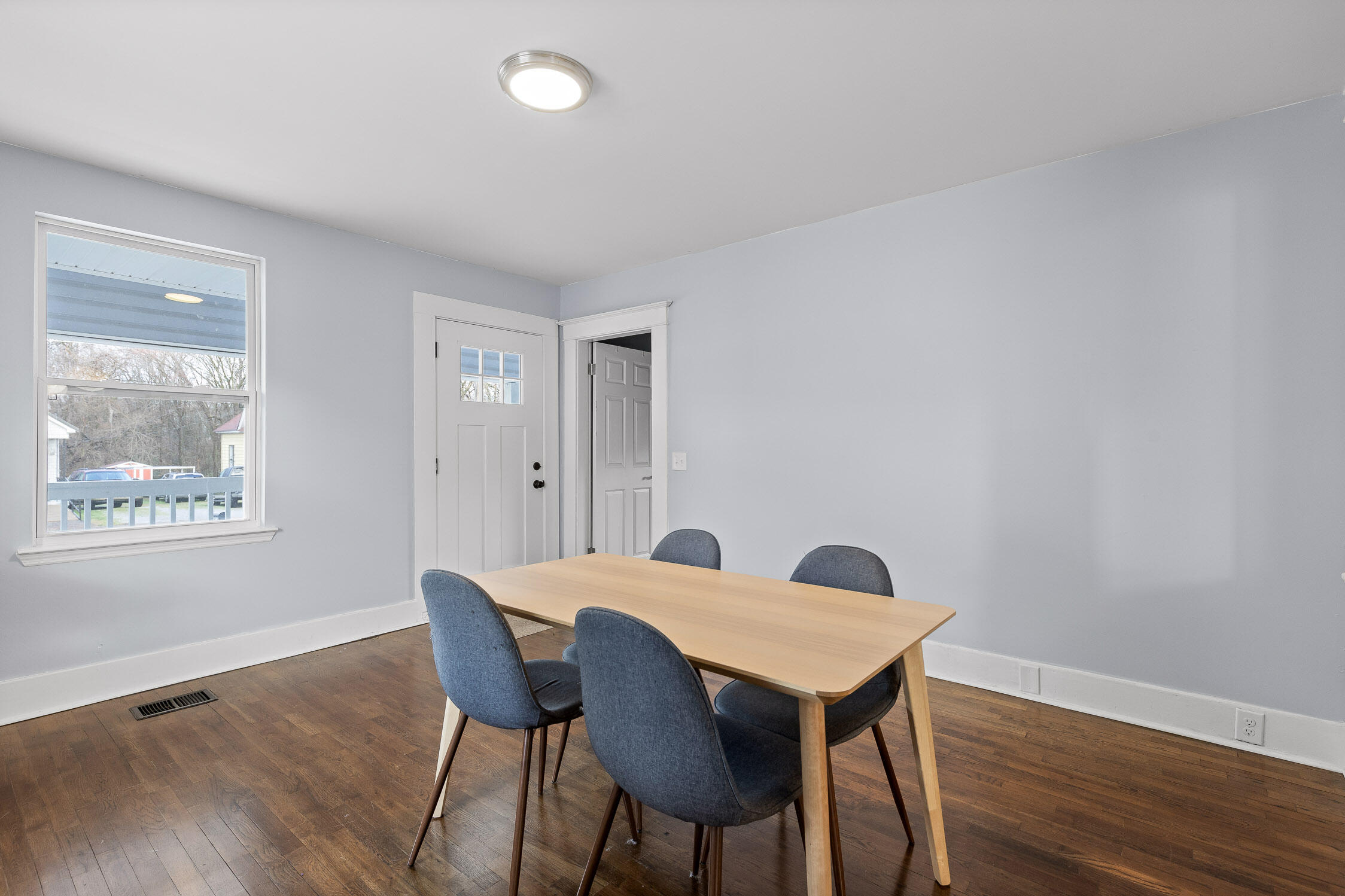 Chattanooga, Tennessee 37406, United States, 2 Bedrooms Bedrooms, ,1 BathroomBathrooms,Residential,Active,4400