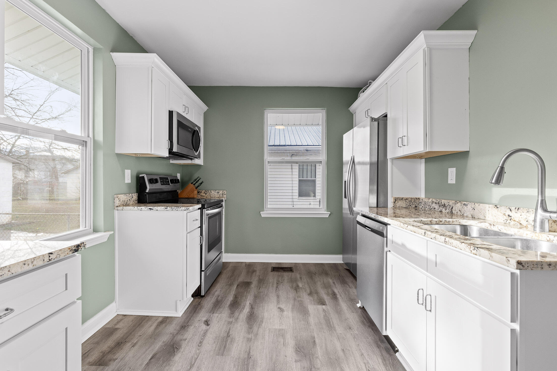 Chattanooga, Tennessee 37406, United States, 2 Bedrooms Bedrooms, ,1 BathroomBathrooms,Residential,Active,4400