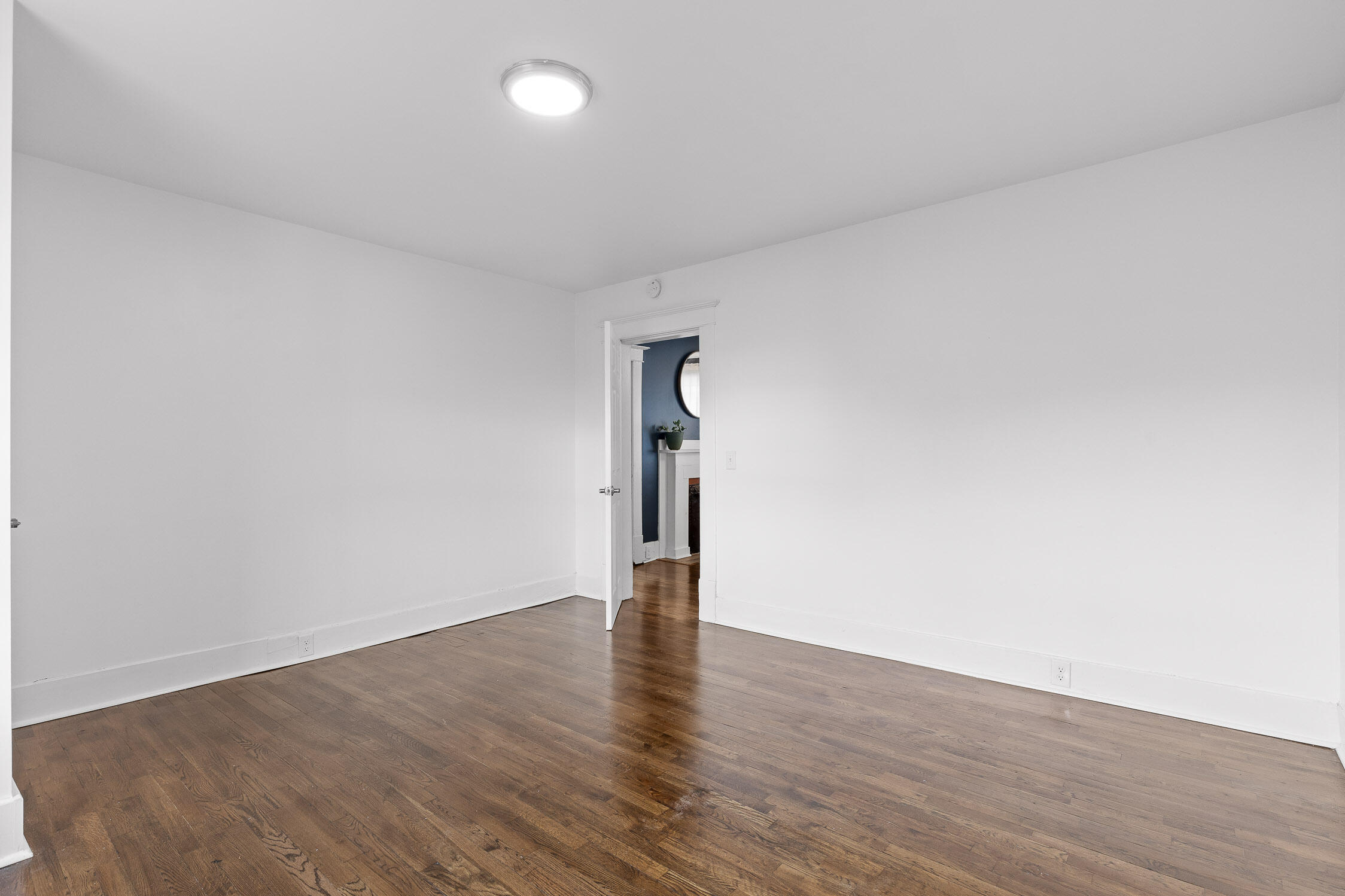 Chattanooga, Tennessee 37406, United States, 2 Bedrooms Bedrooms, ,1 BathroomBathrooms,Residential,Active,4400