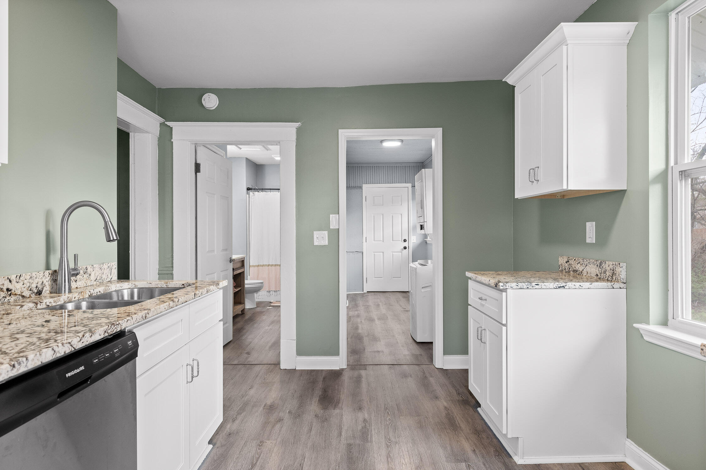 Chattanooga, Tennessee 37406, United States, 2 Bedrooms Bedrooms, ,1 BathroomBathrooms,Residential,Active,4400