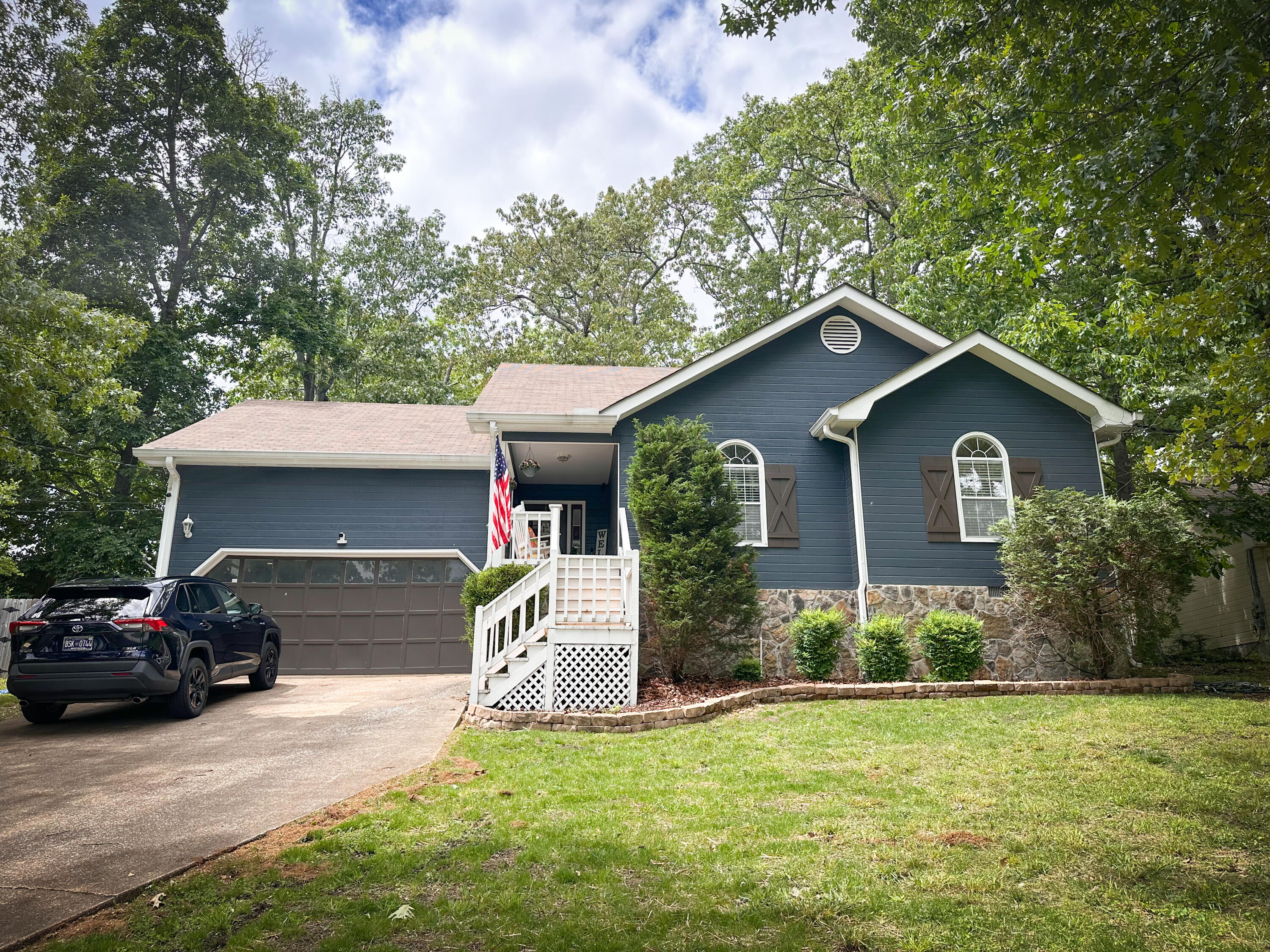 8721 Forest Pond Drive, Harrison, Tennessee image 1