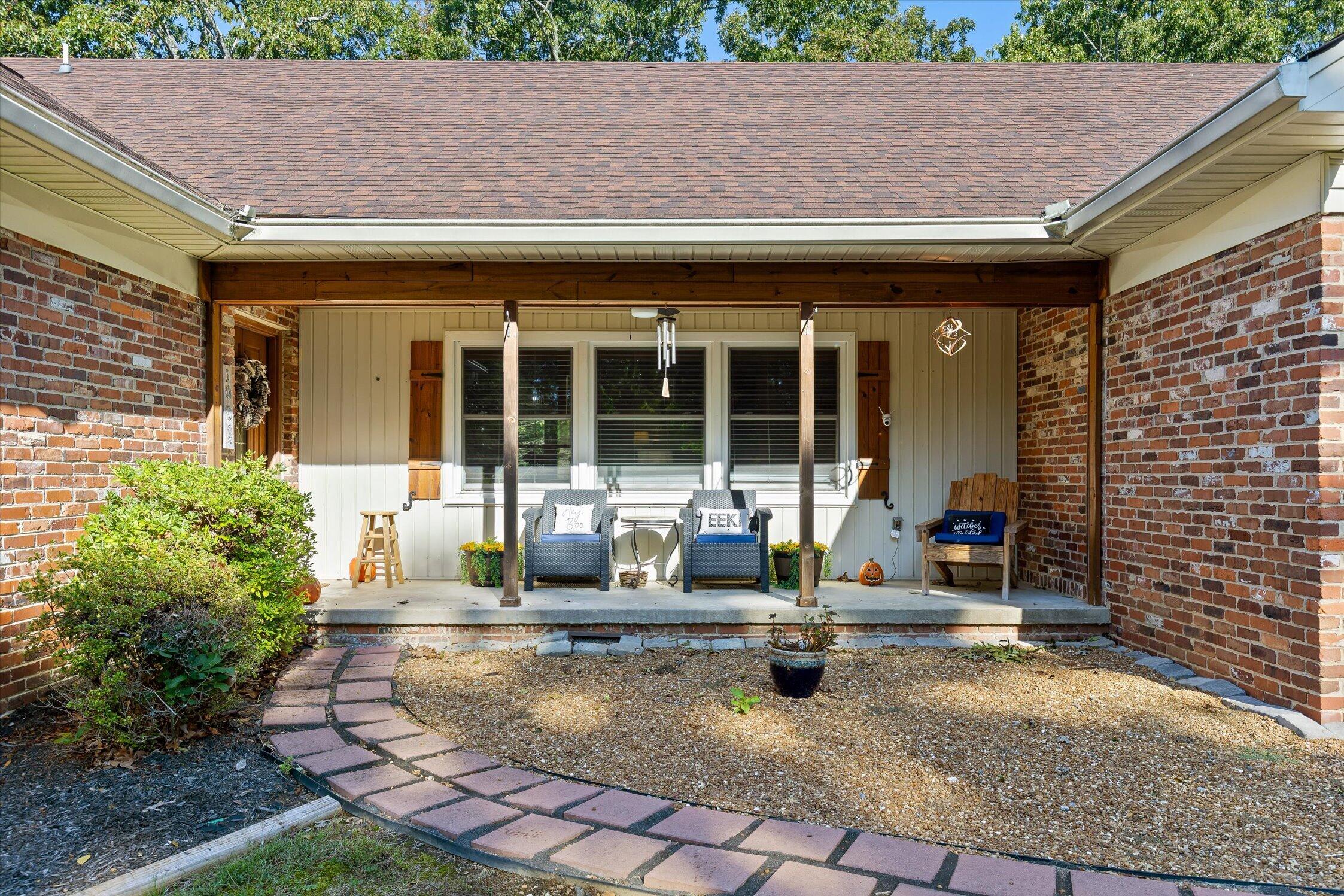 1008 Crown Point Road W
