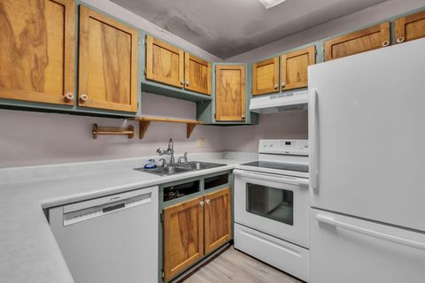 Tiny photo for 900 Mountain Creek Road, Chattanooga, TN 37405 (MLS # 1526231)