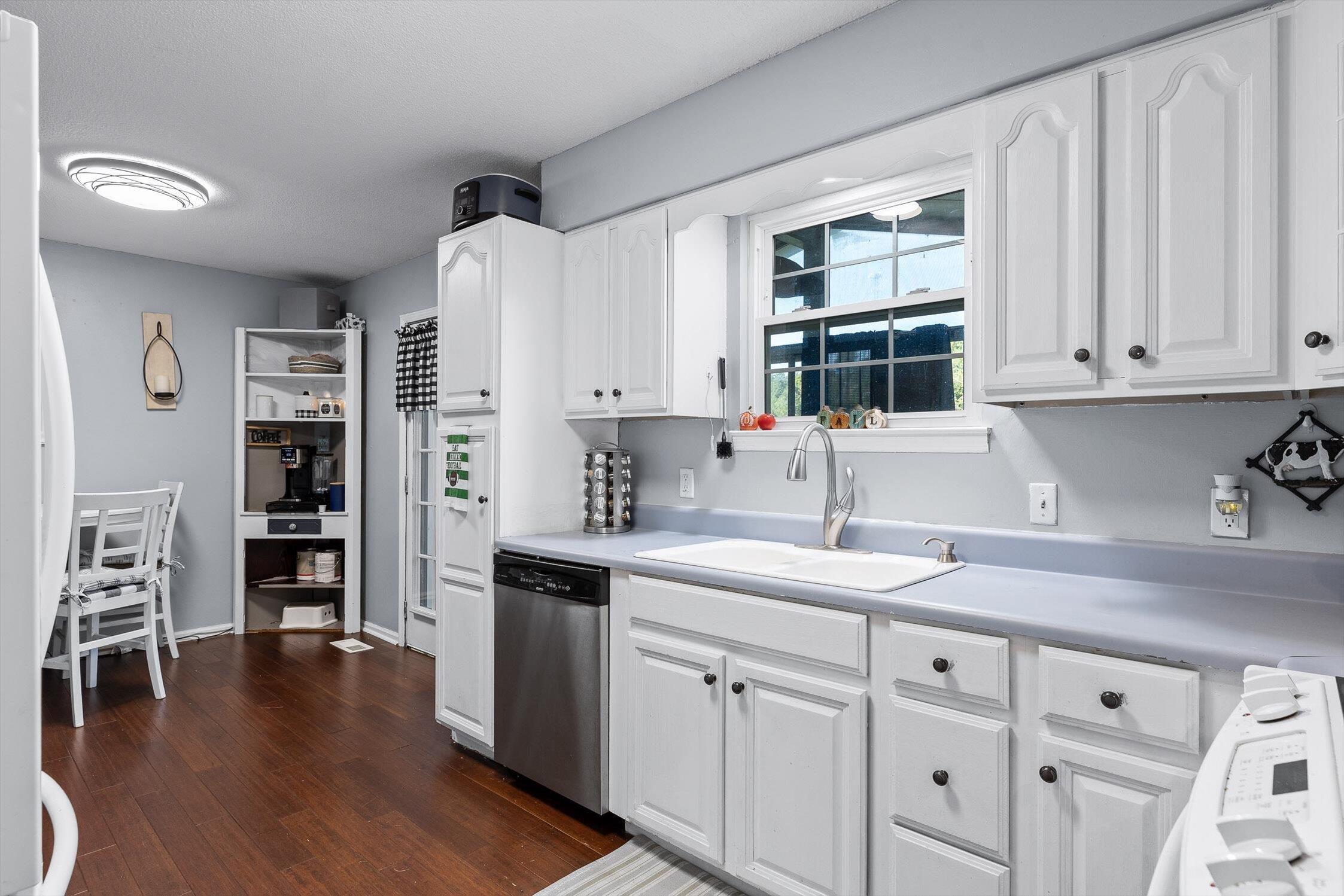 Ringgold, Georgia 30736, United States, 4 Bedrooms Bedrooms, ,2 BathroomsBathrooms,Residential,Active,202792