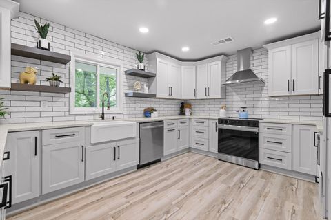 Tiny photo for 2605 Avalon Hill, Chattanooga, TN 37415 (MLS # 1527522)