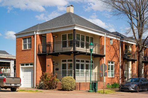 Townhouse For Sale - 229 W 17th Street<br/> Hamilton County County, Chattanooga, TN 37408