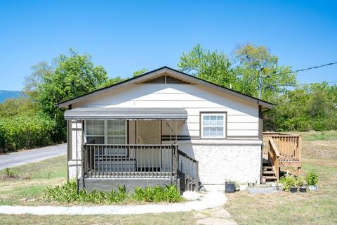 Homes For Sale - 2429 13th Avenue<br/> Chattanooga, TN 37407