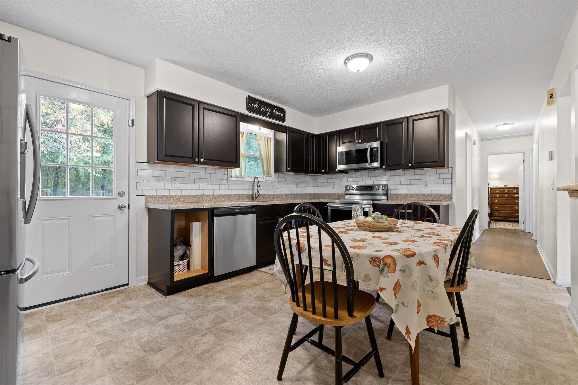 Ringgold, Georgia 30736, United States, 3 Bedrooms Bedrooms, ,2 BathroomsBathrooms,Residential,Active,236037