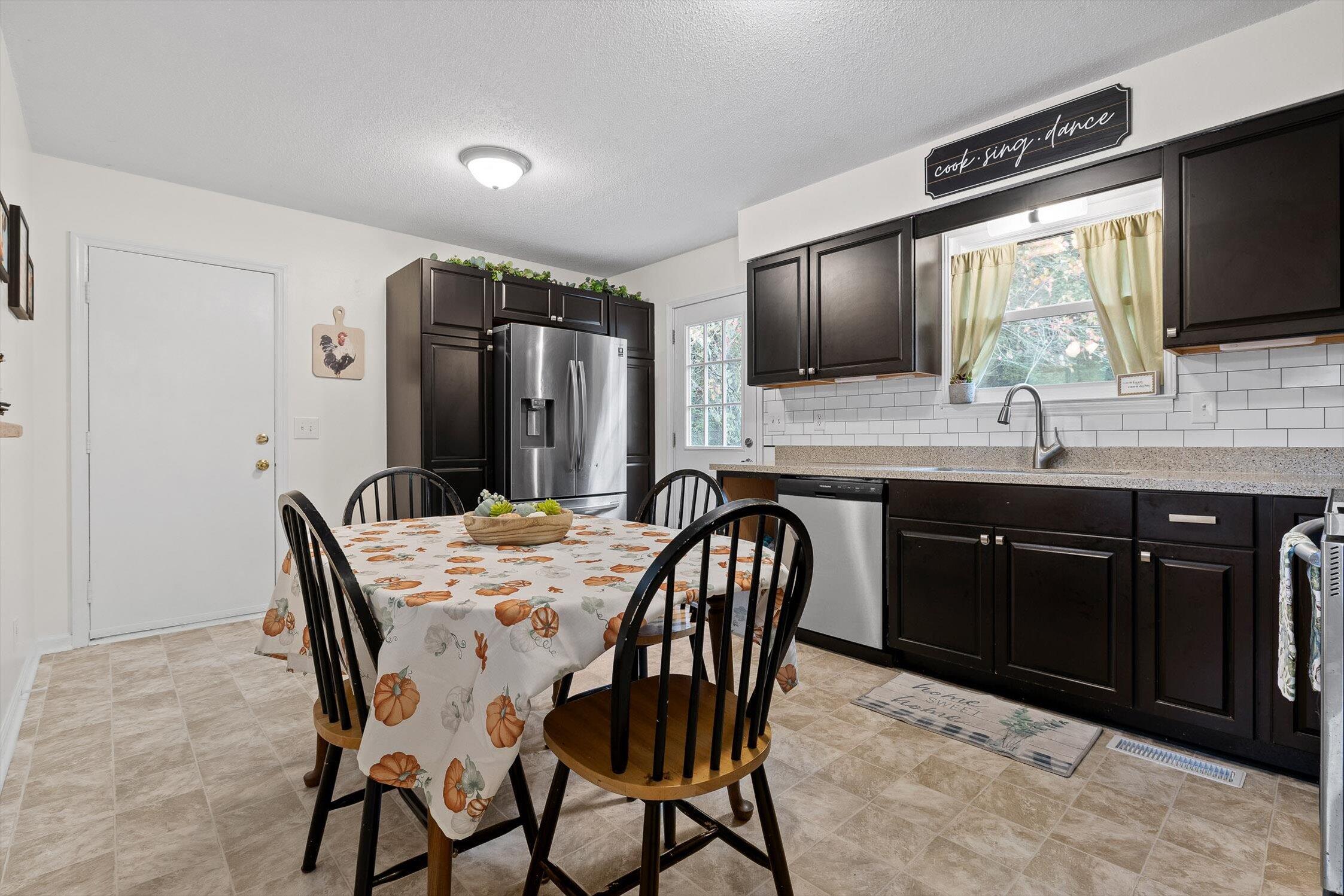 Ringgold, Georgia 30736, United States, 3 Bedrooms Bedrooms, ,2 BathroomsBathrooms,Residential,Active,236037