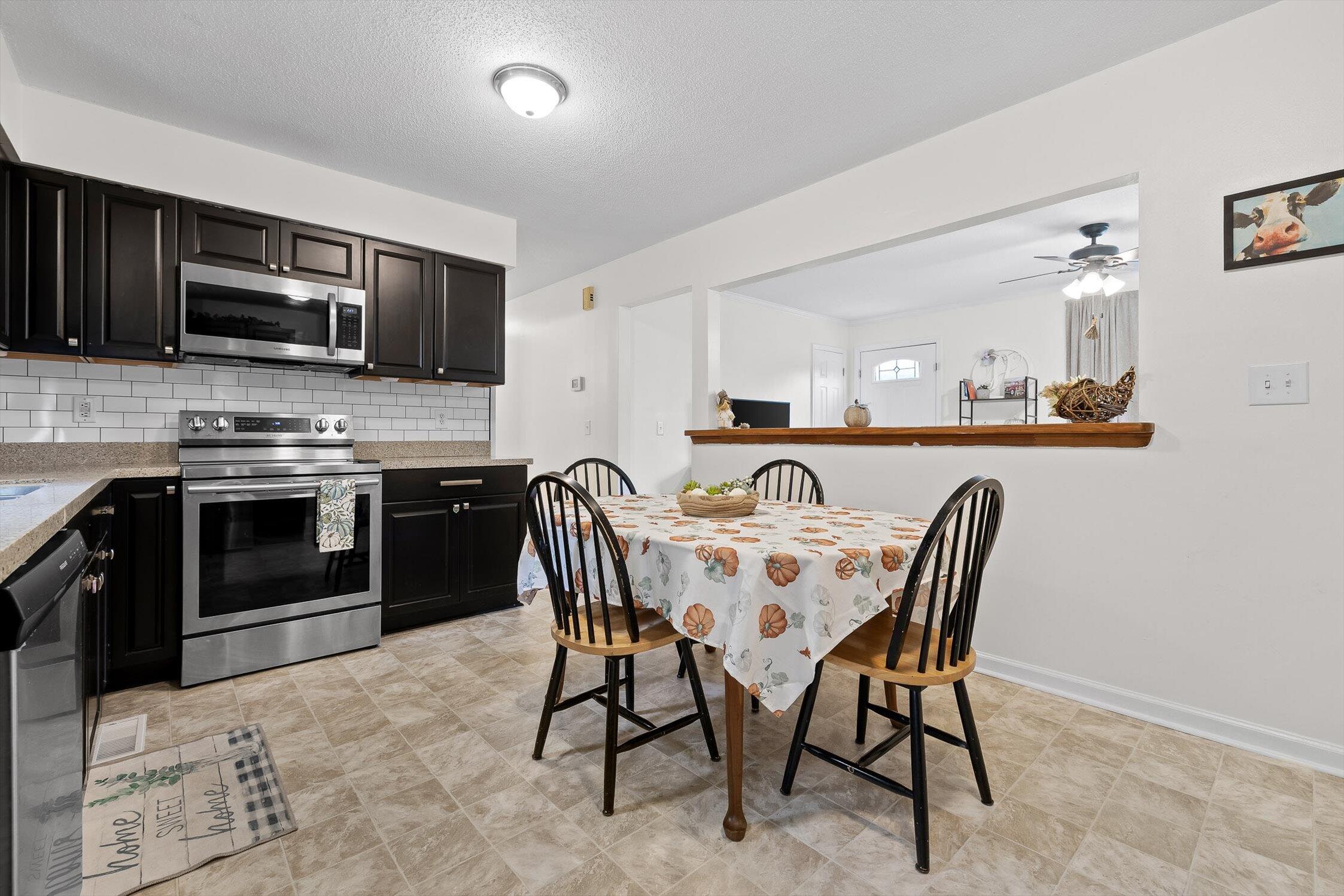 Ringgold, Georgia 30736, United States, 3 Bedrooms Bedrooms, ,2 BathroomsBathrooms,Residential,Active,236037