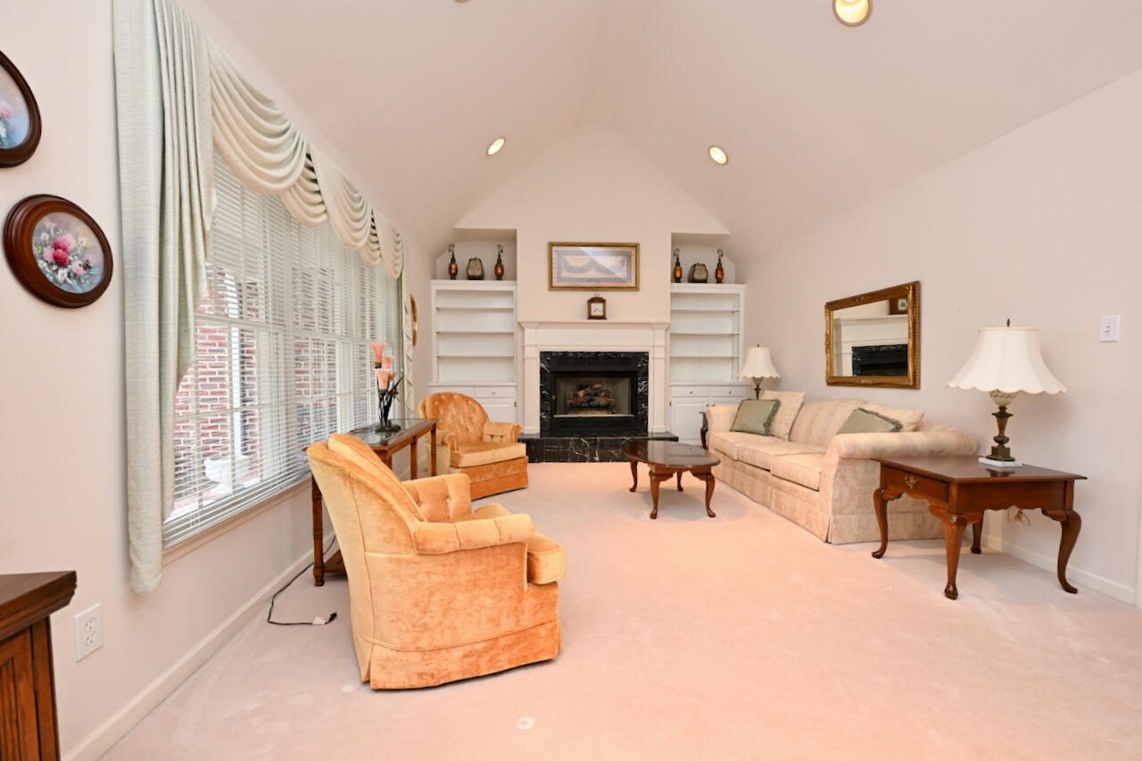 3638 Bowman Circle Drive NE