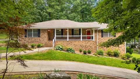 Photo of 14 Carriage Hill, Signal Mountain, TN 37377 (MLS # 1516252)