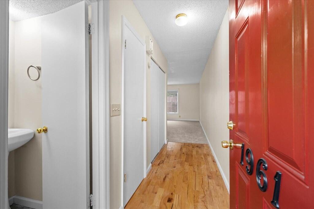 1961 Meadowbrook Circle NW