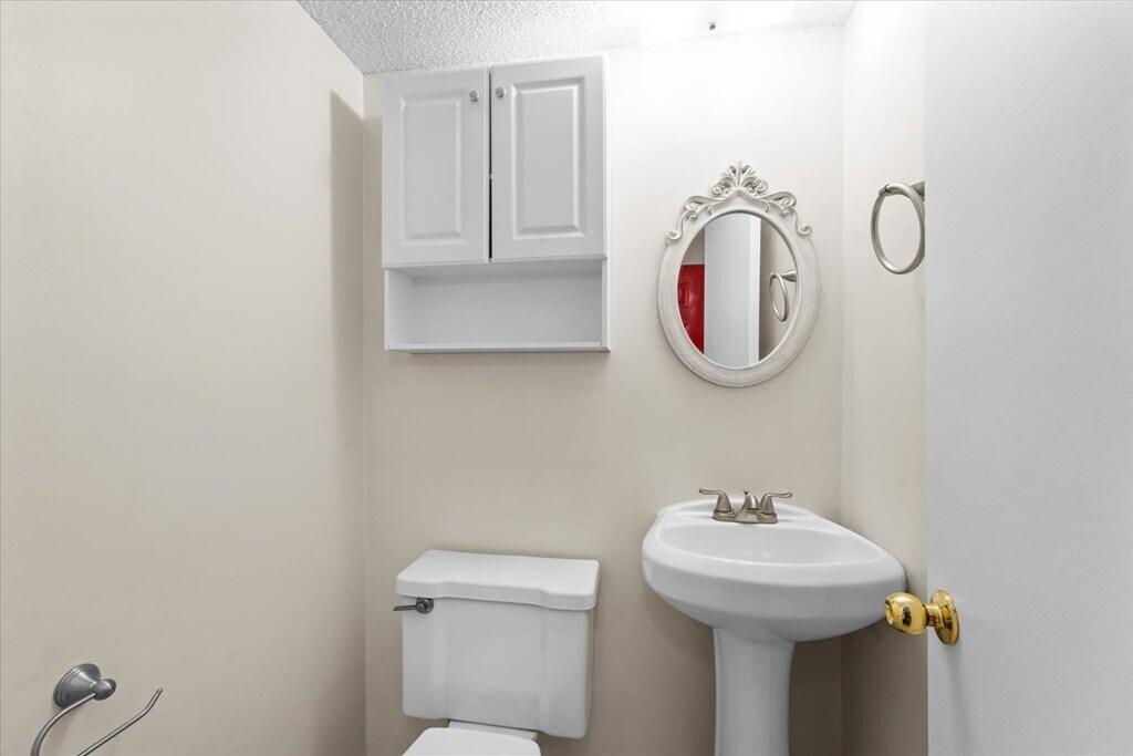 1961 Meadowbrook Circle NW