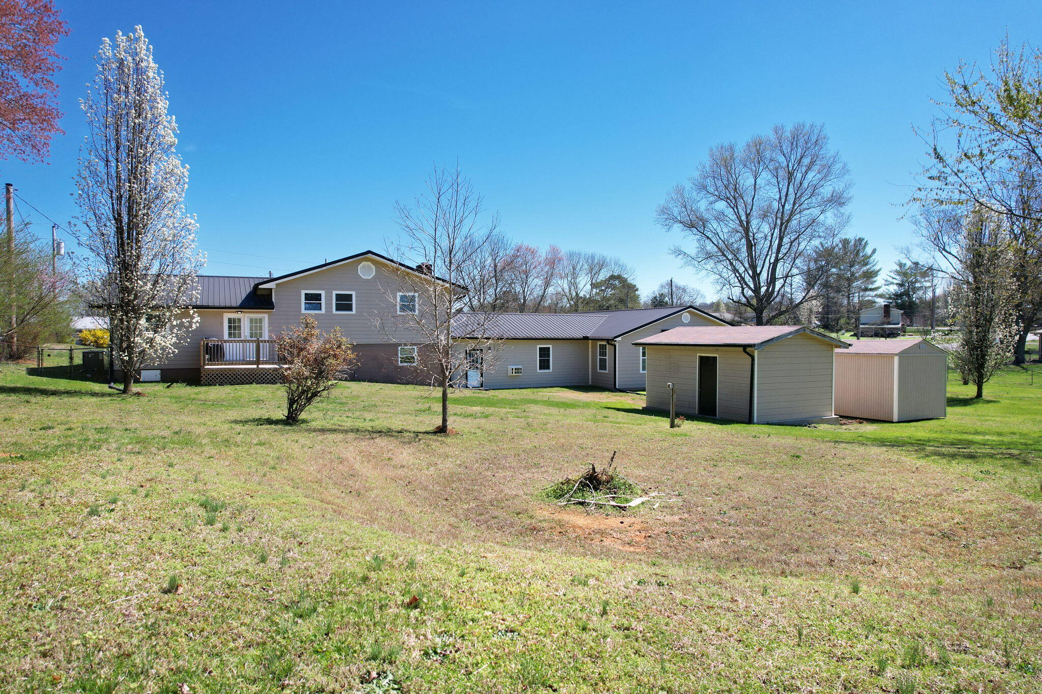 906 Diamond Circle