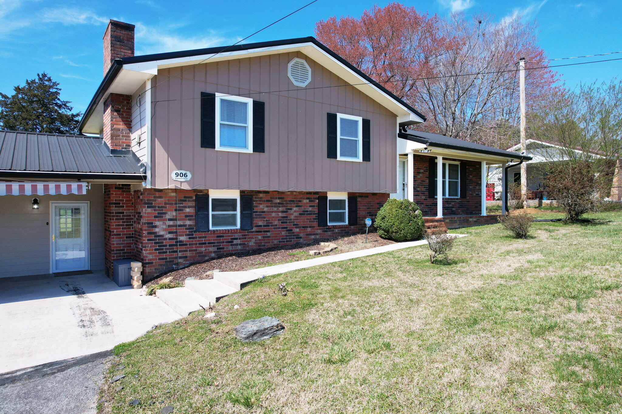 906 Diamond Circle