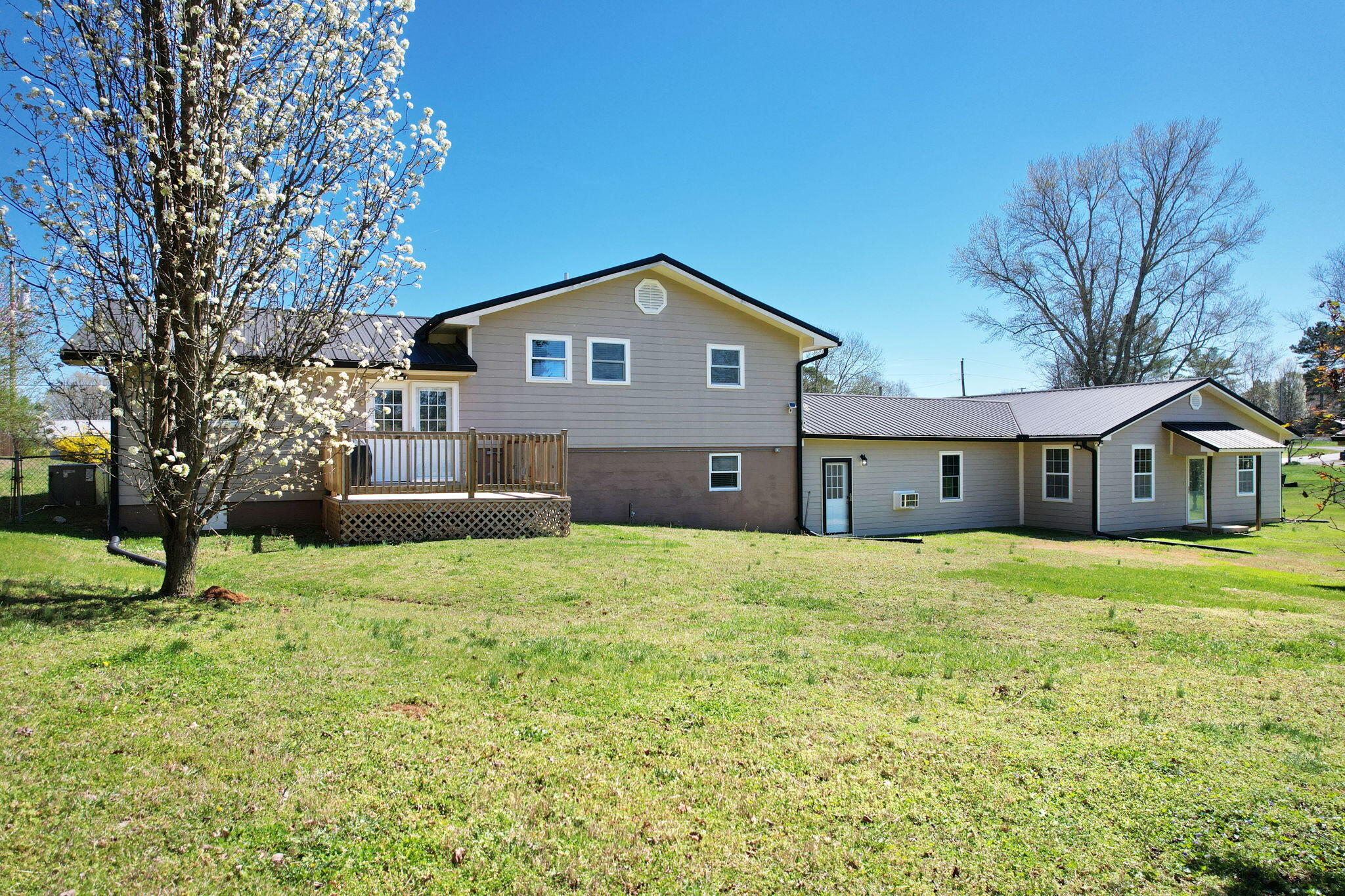 906 Diamond Circle