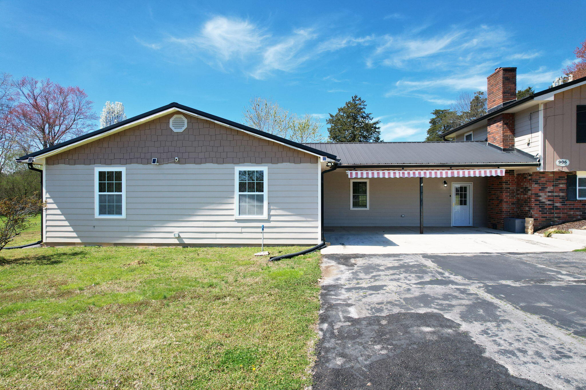906 Diamond Circle