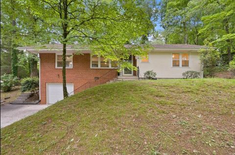 Photo of 1123 Ridgeleigh Circle, Dalton, GA 30720 (MLS # 1525067)