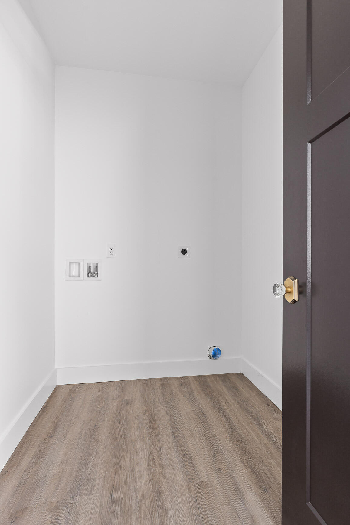 Chattanooga, Tennessee 37406, United States, 3 Bedrooms Bedrooms, ,2 BathroomsBathrooms,Residential,Contingent,9055