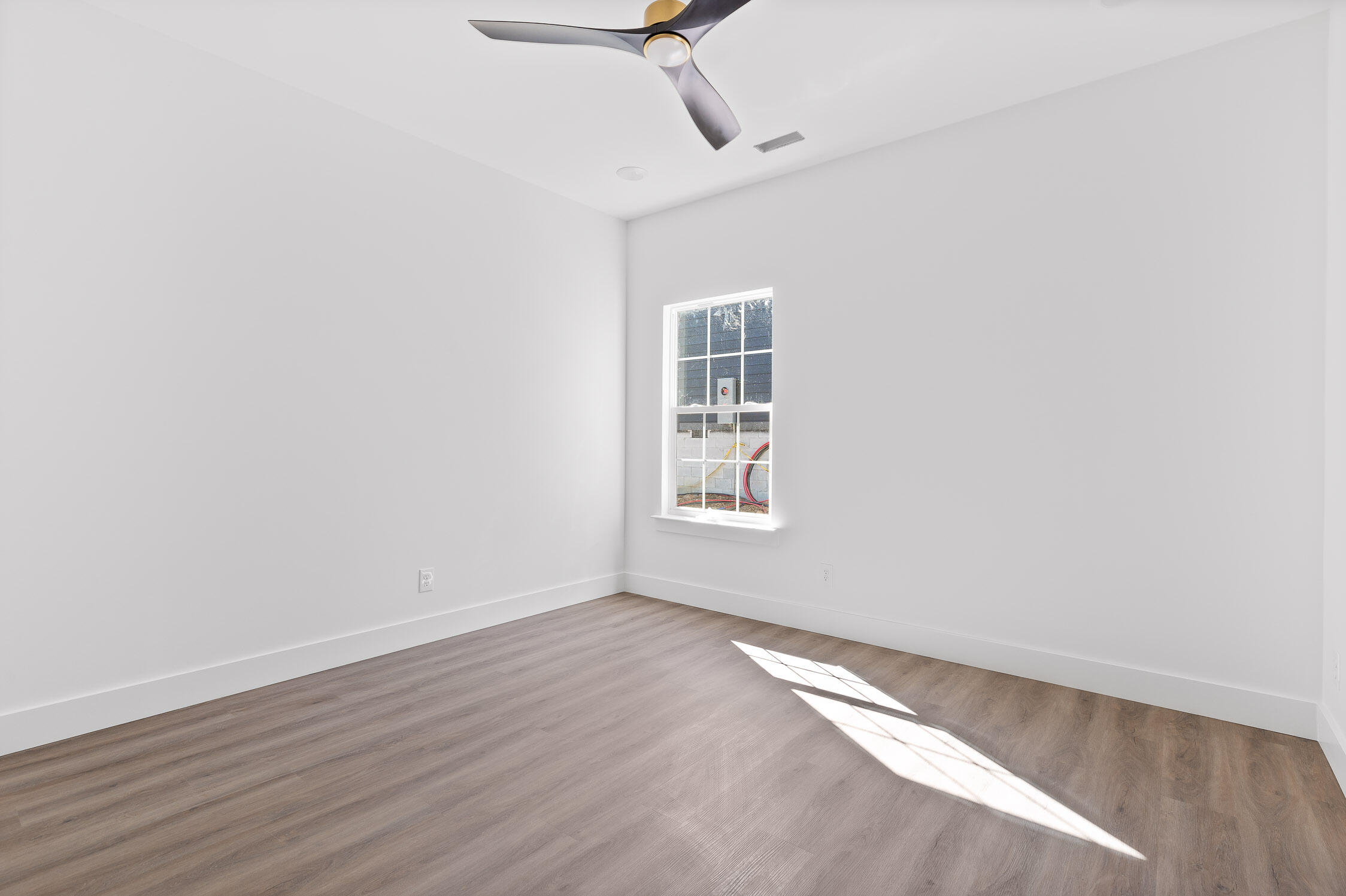 Chattanooga, Tennessee 37406, United States, 3 Bedrooms Bedrooms, ,2 BathroomsBathrooms,Residential,Contingent,9055