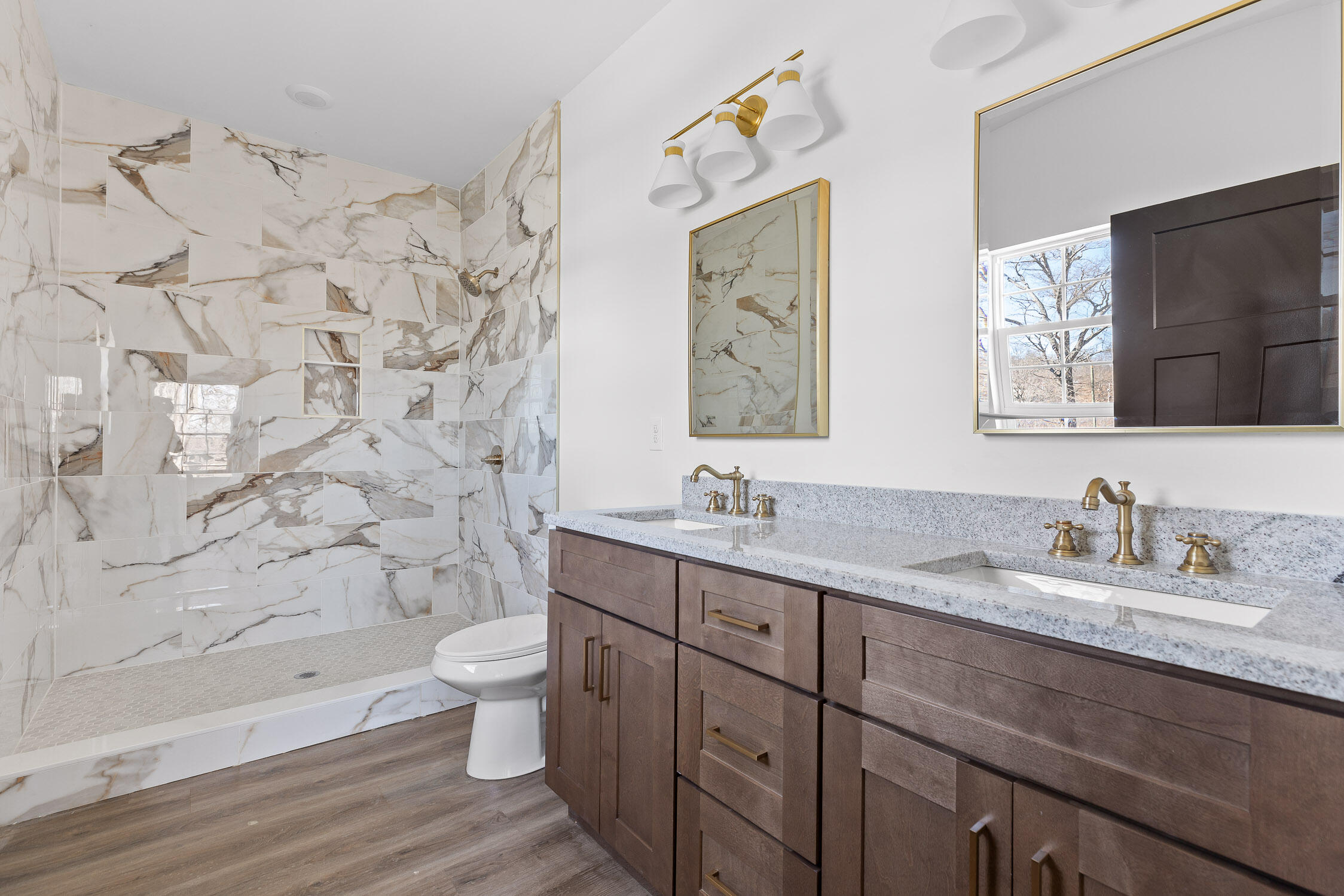 Chattanooga, Tennessee 37406, United States, 3 Bedrooms Bedrooms, ,2 BathroomsBathrooms,Residential,Contingent,9055