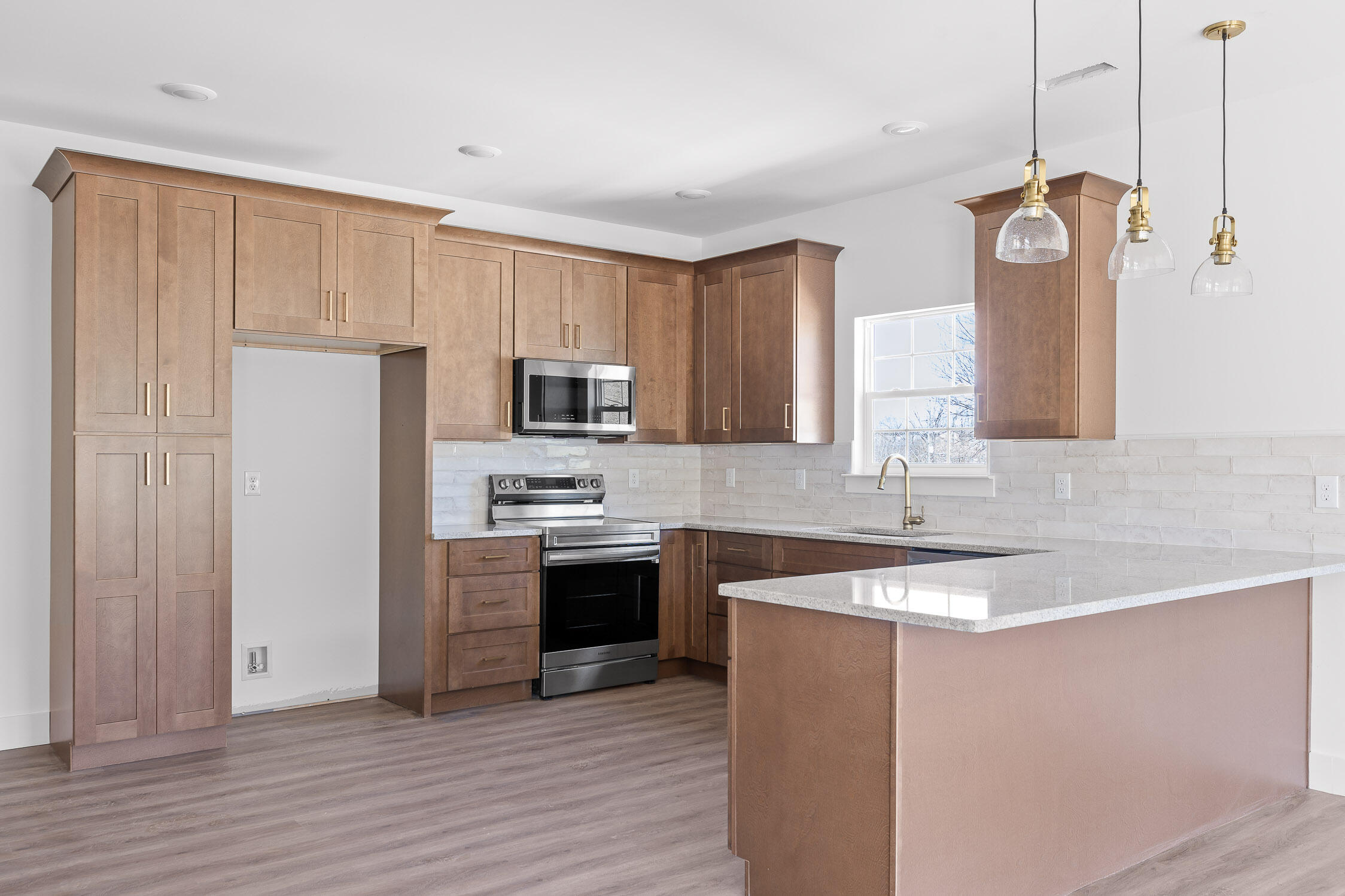 Chattanooga, Tennessee 37406, United States, 3 Bedrooms Bedrooms, ,2 BathroomsBathrooms,Residential,Contingent,9055