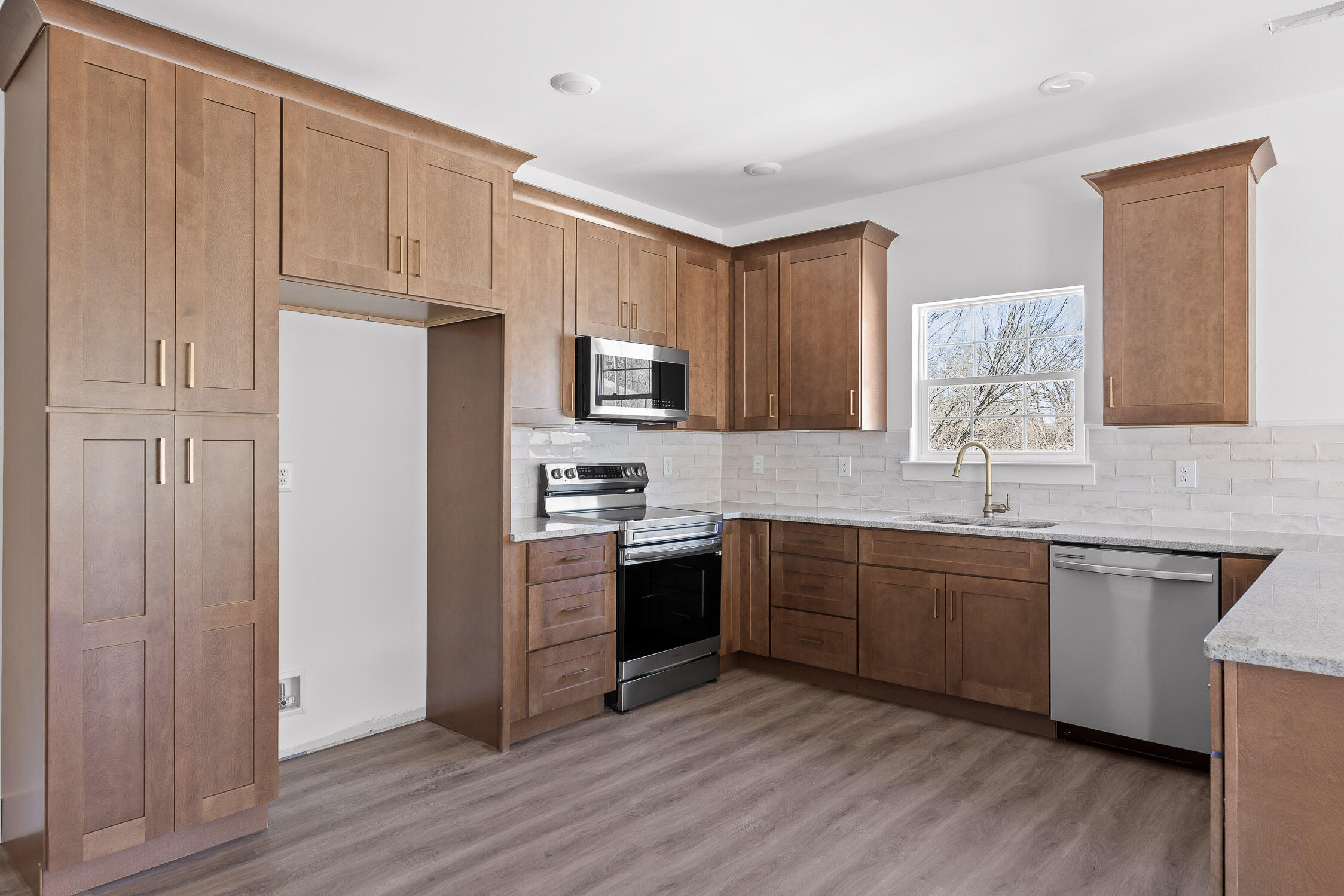 Chattanooga, Tennessee 37406, United States, 3 Bedrooms Bedrooms, ,2 BathroomsBathrooms,Residential,Contingent,9055