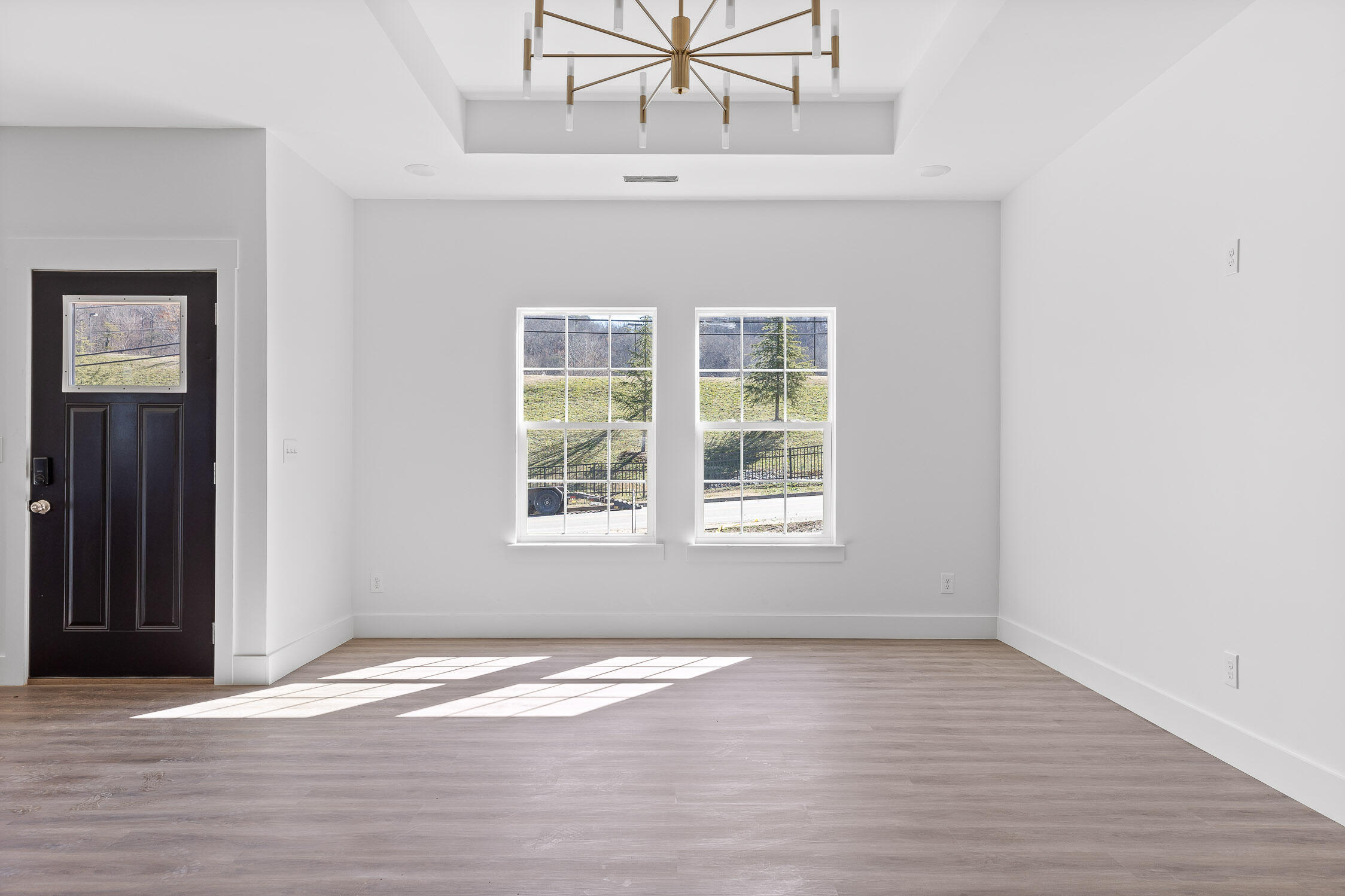 Chattanooga, Tennessee 37406, United States, 3 Bedrooms Bedrooms, ,2 BathroomsBathrooms,Residential,Contingent,9055