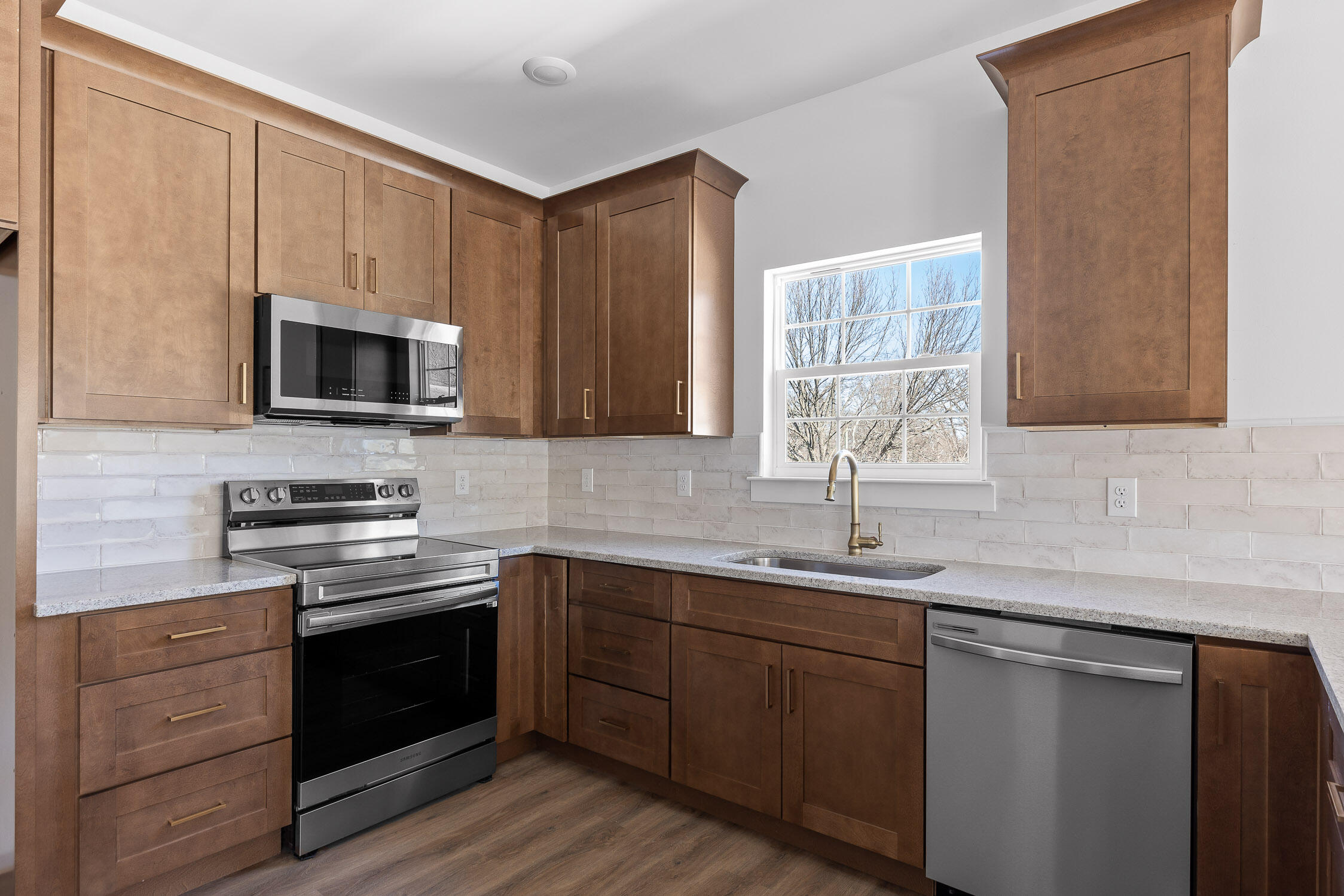 Chattanooga, Tennessee 37406, United States, 3 Bedrooms Bedrooms, ,2 BathroomsBathrooms,Residential,Contingent,9055