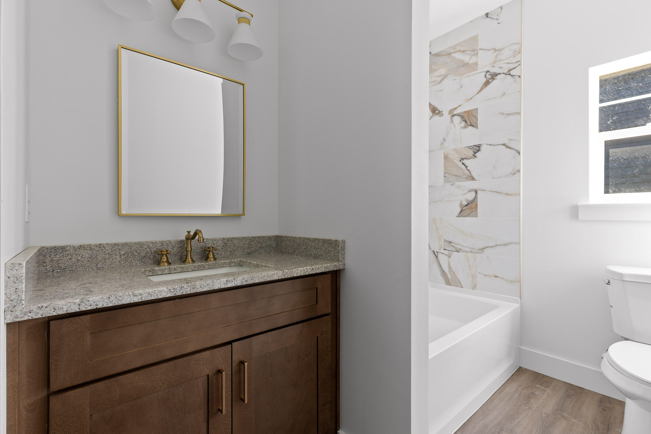 Chattanooga, Tennessee 37406, United States, 3 Bedrooms Bedrooms, ,2 BathroomsBathrooms,Residential,Contingent,9055