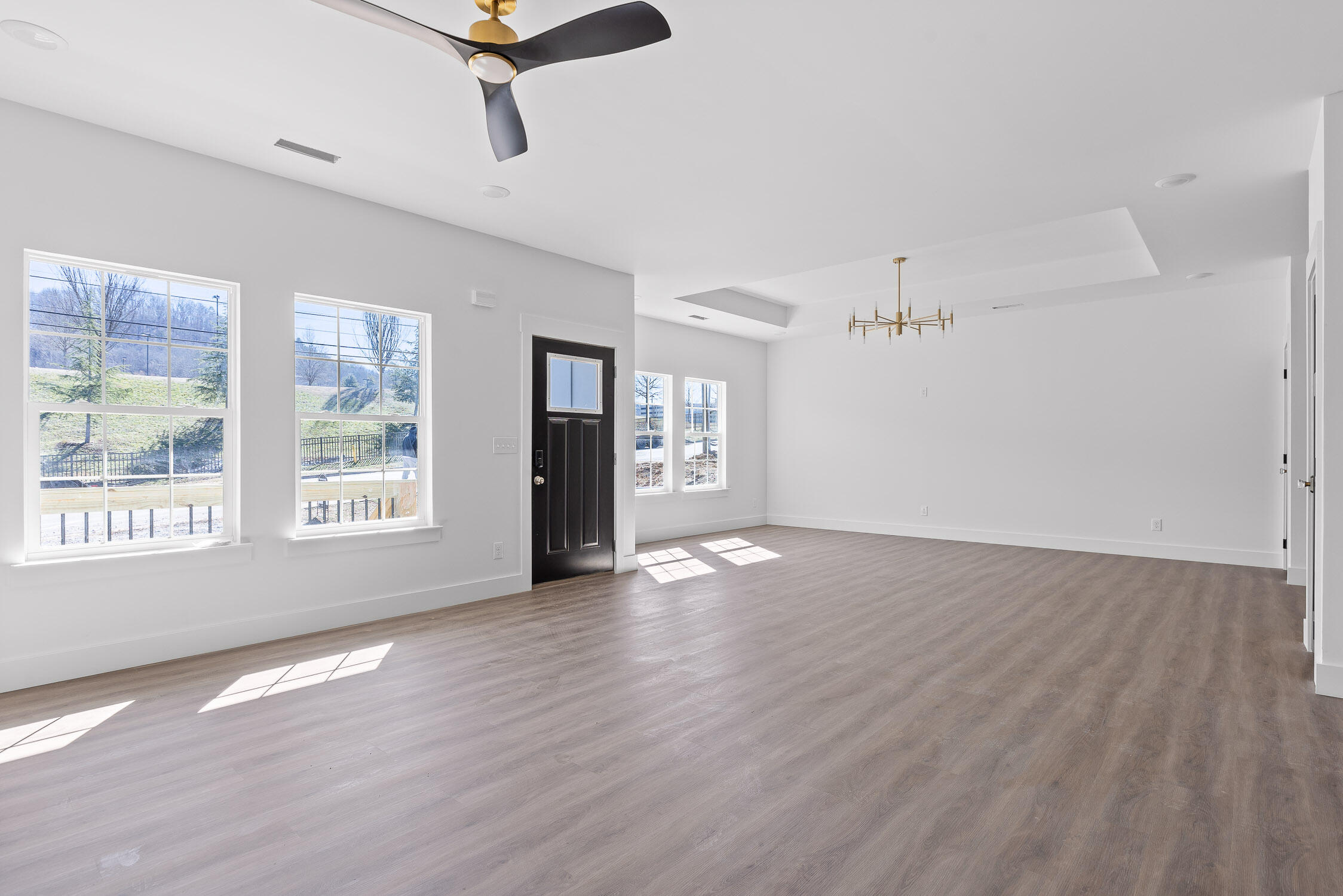 Chattanooga, Tennessee 37406, United States, 3 Bedrooms Bedrooms, ,2 BathroomsBathrooms,Residential,Contingent,9055